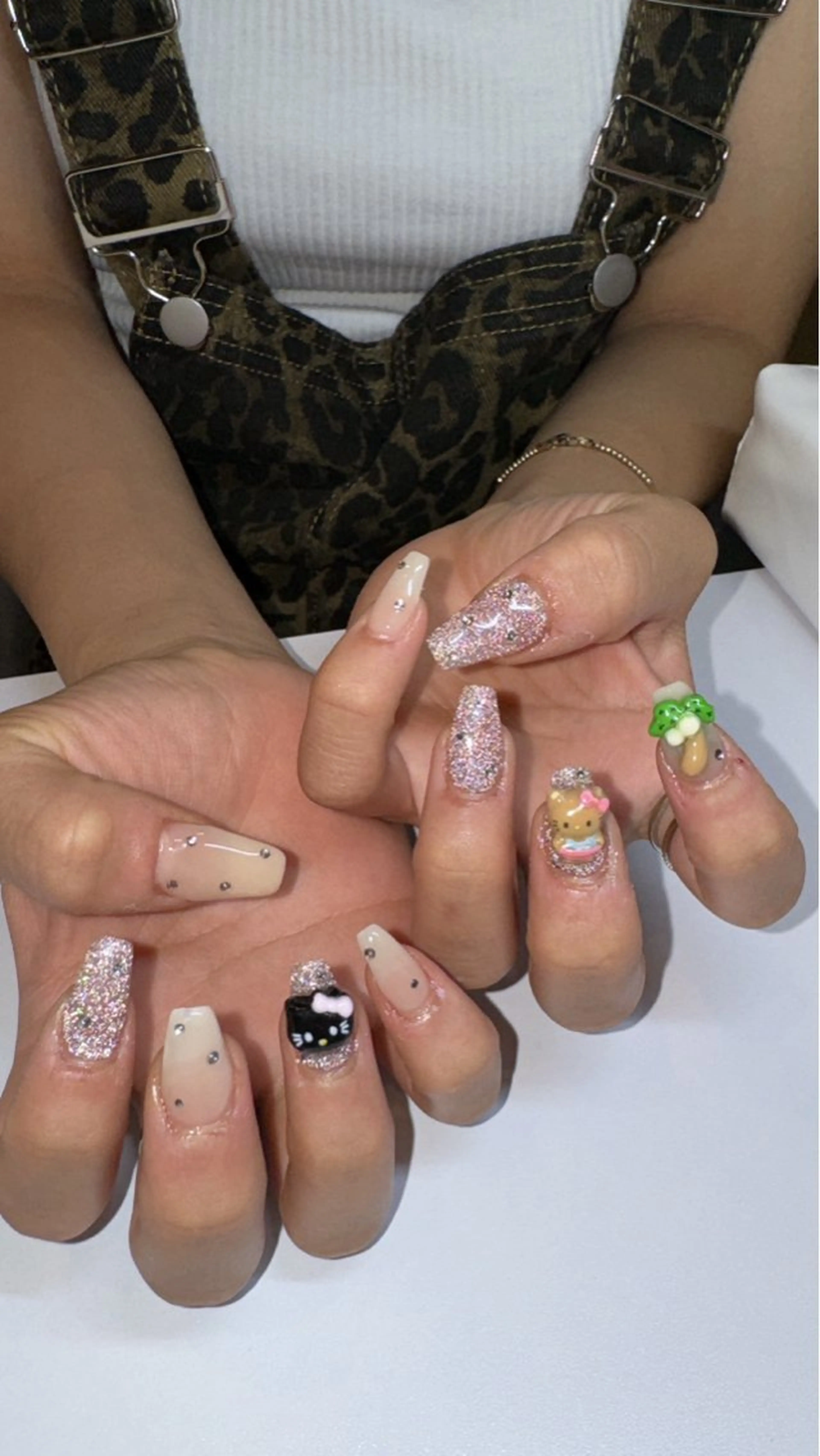 ネイル ハンドネイル 濱岡 咲のネイルデザイン