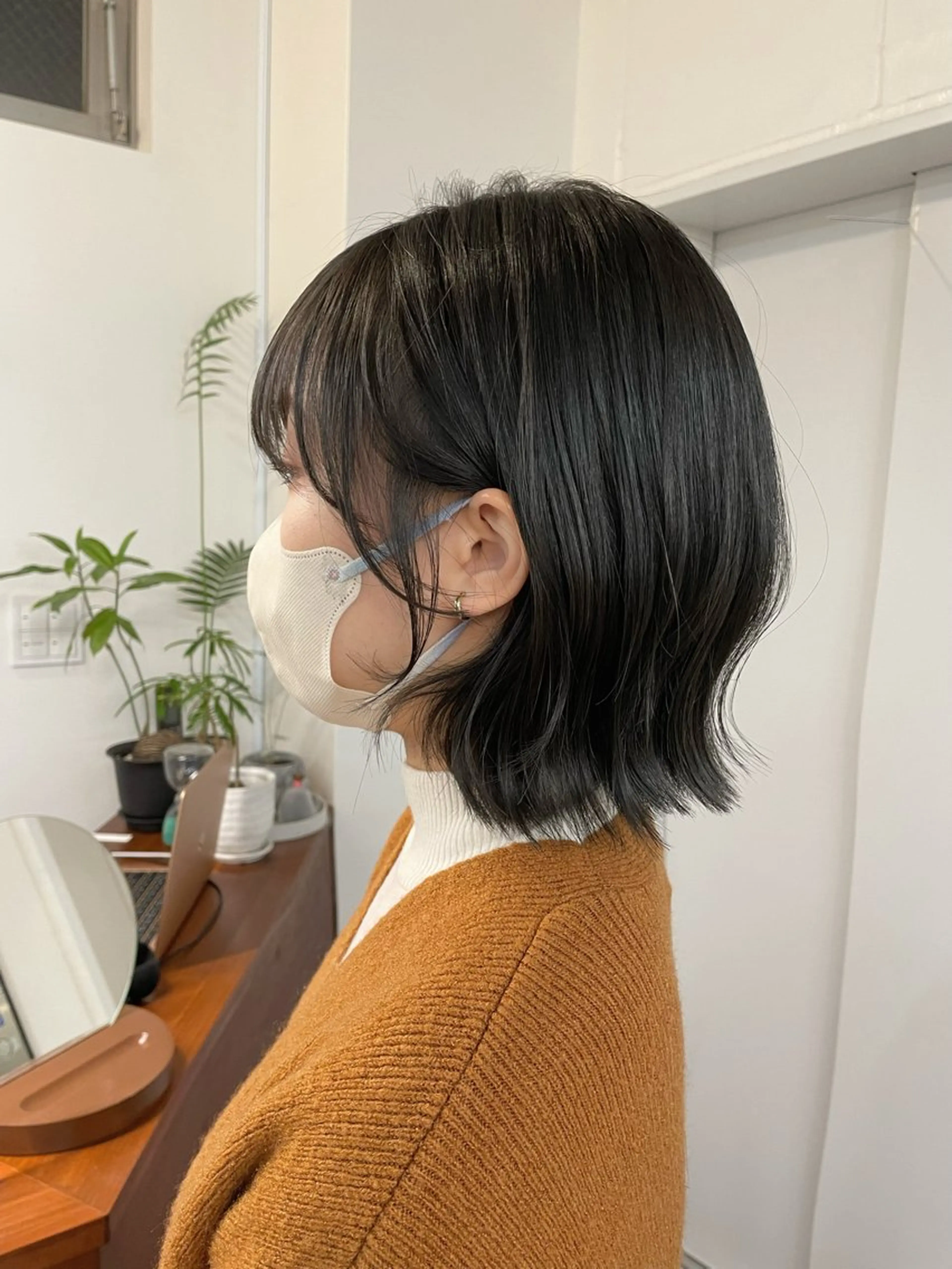 ミディアム ヘアカラー 顔まわりレイヤー 透明感カラー🩵🩵のヘアスタイル