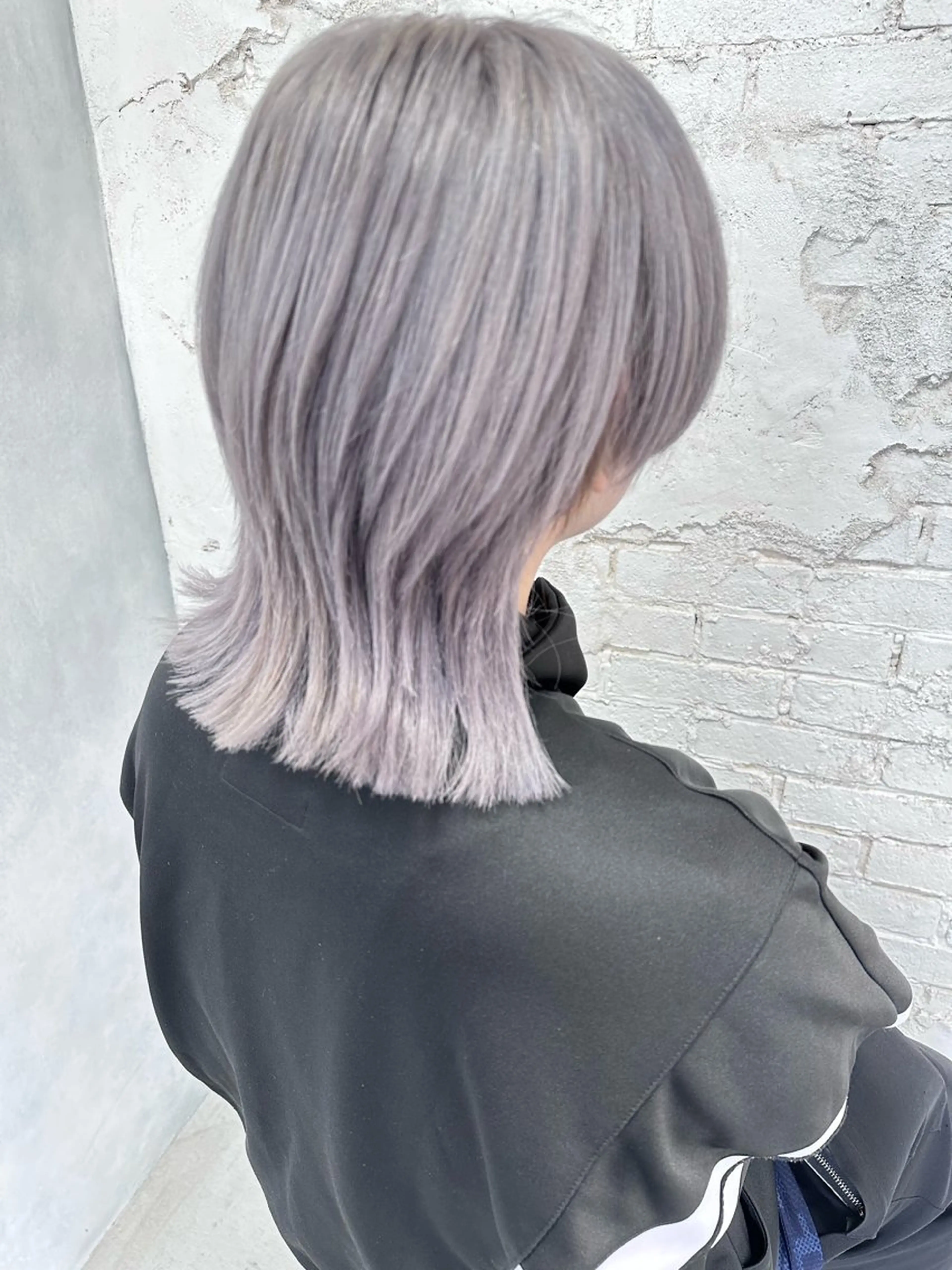ショート カラー シルバー ウルフカット レイヤーブリーチ特化 ホワイト専門/岸のヘアスタイル