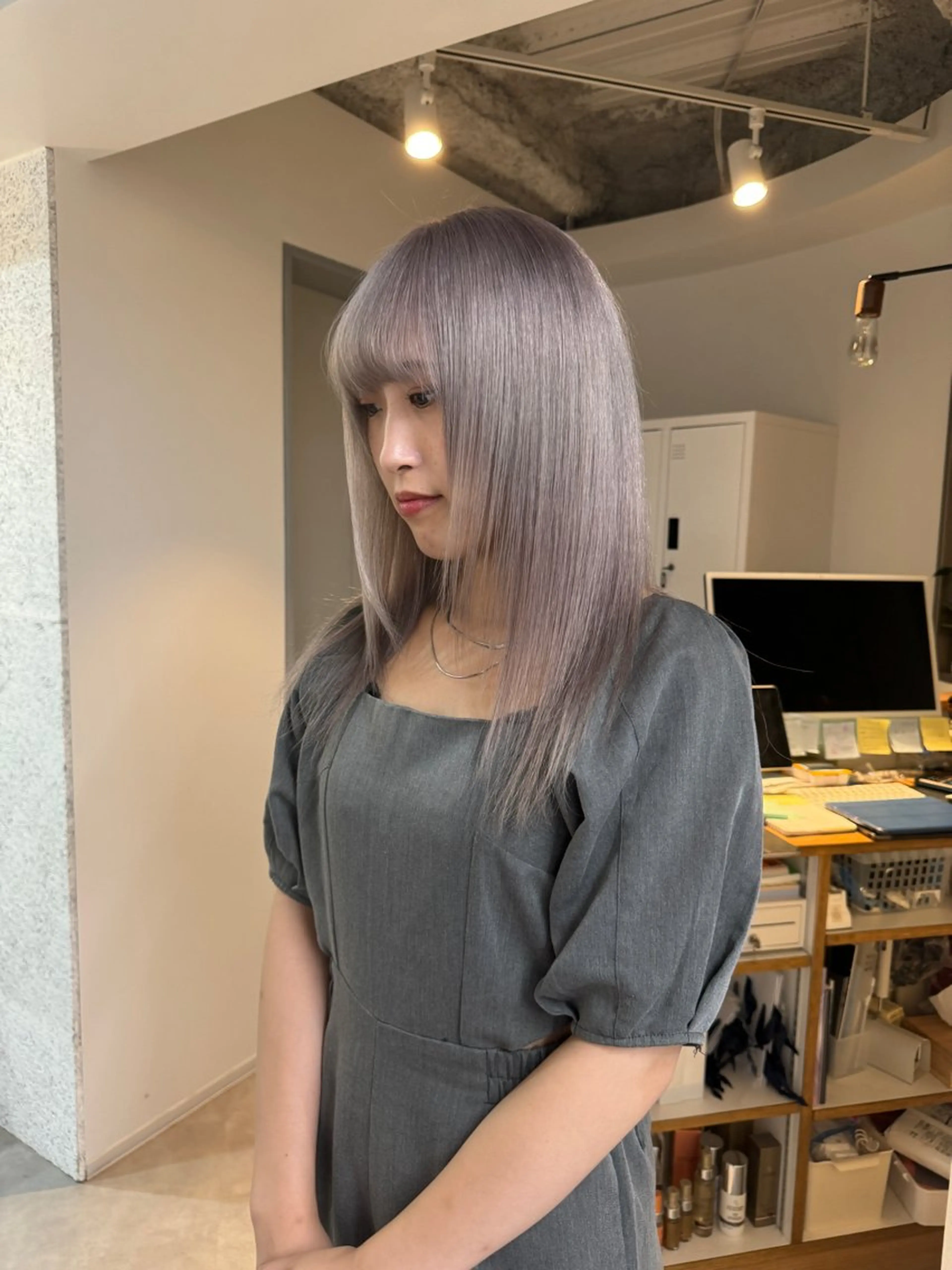 セミロング カラー 切りっぱなしボブ レイヤー/縮毛矯正のヘアスタイル