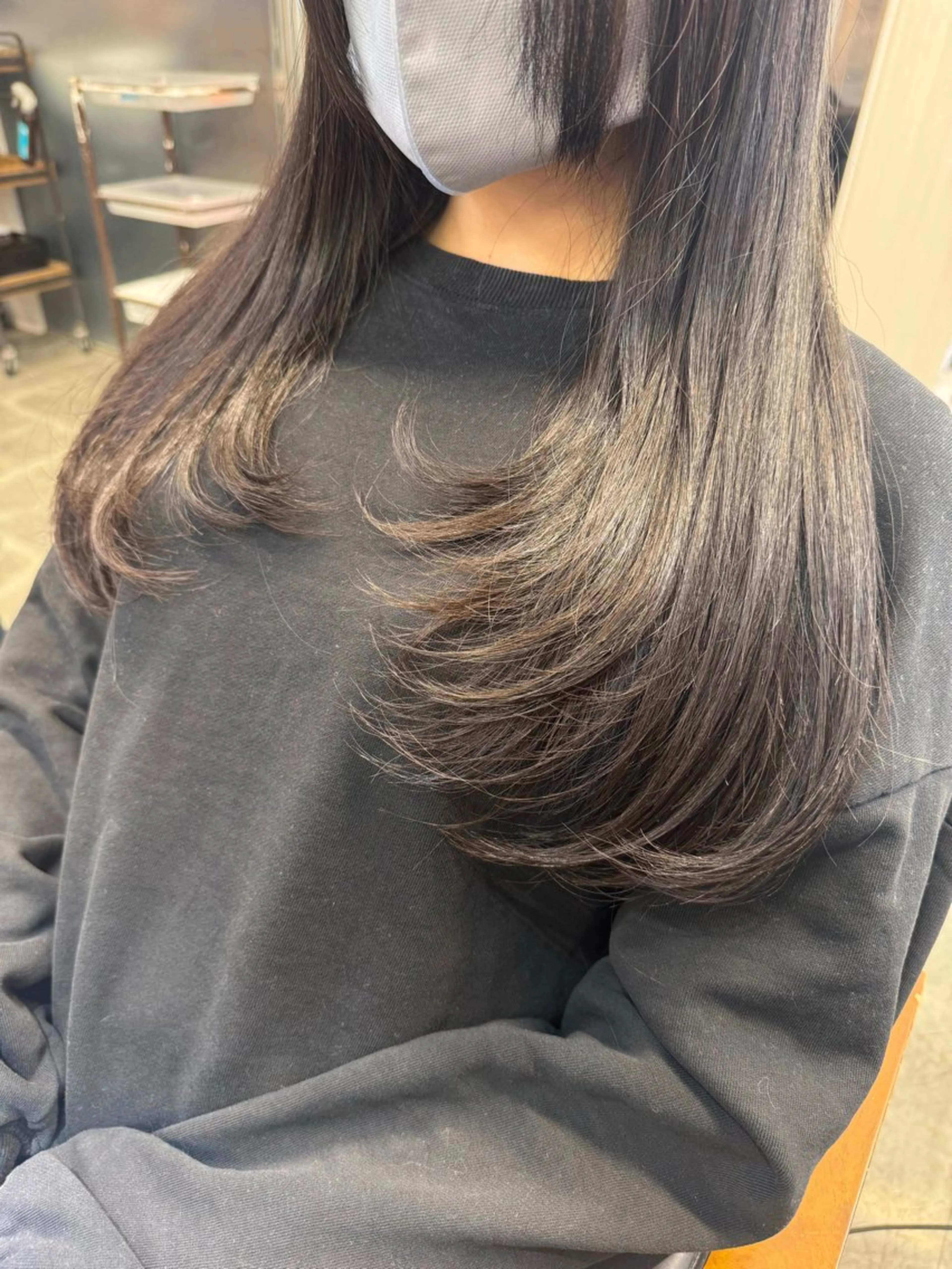 ロング 顔まわりレイヤー 髪質改善 レイヤーカット シャギー 小顔カット トリートメント 髪質改善池袋𓊆 大士𓊇ダブルカラーのヘアスタイル