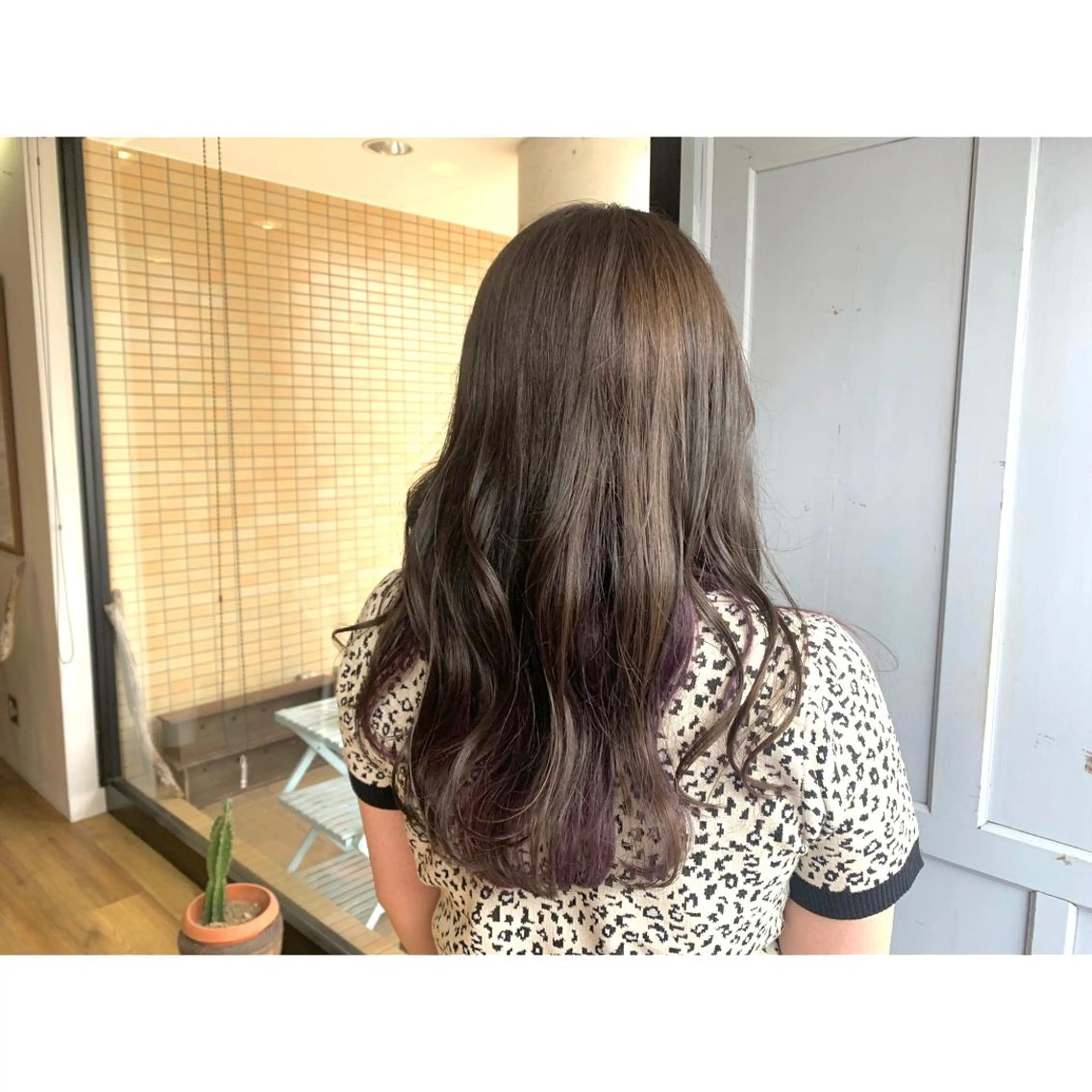 ロング カラー グレージュ ヘアカラー トリートメント ツキダテ ユイのヘアスタイル