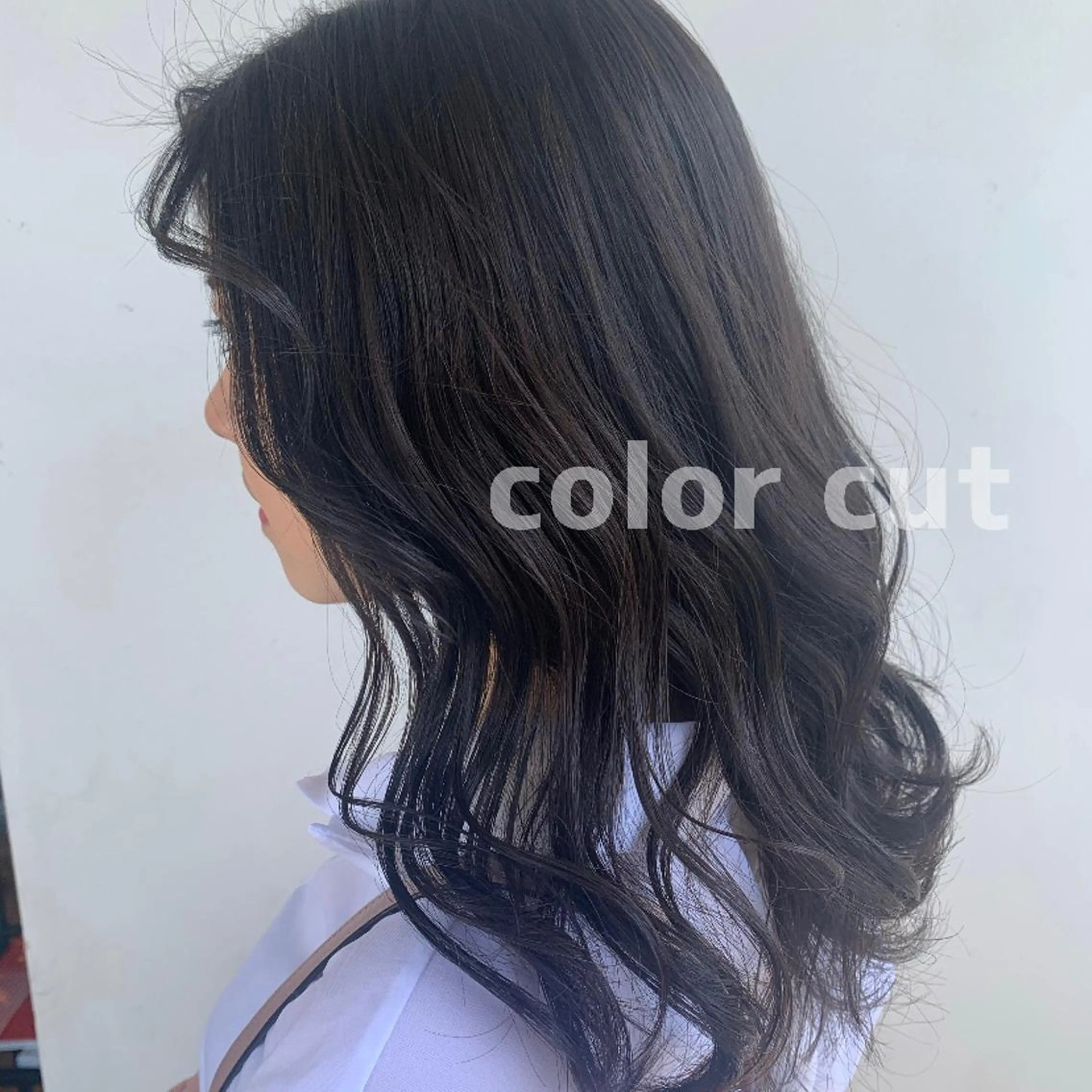 ミディアム F-LILA (リラ)Ainaのヘアスタイル