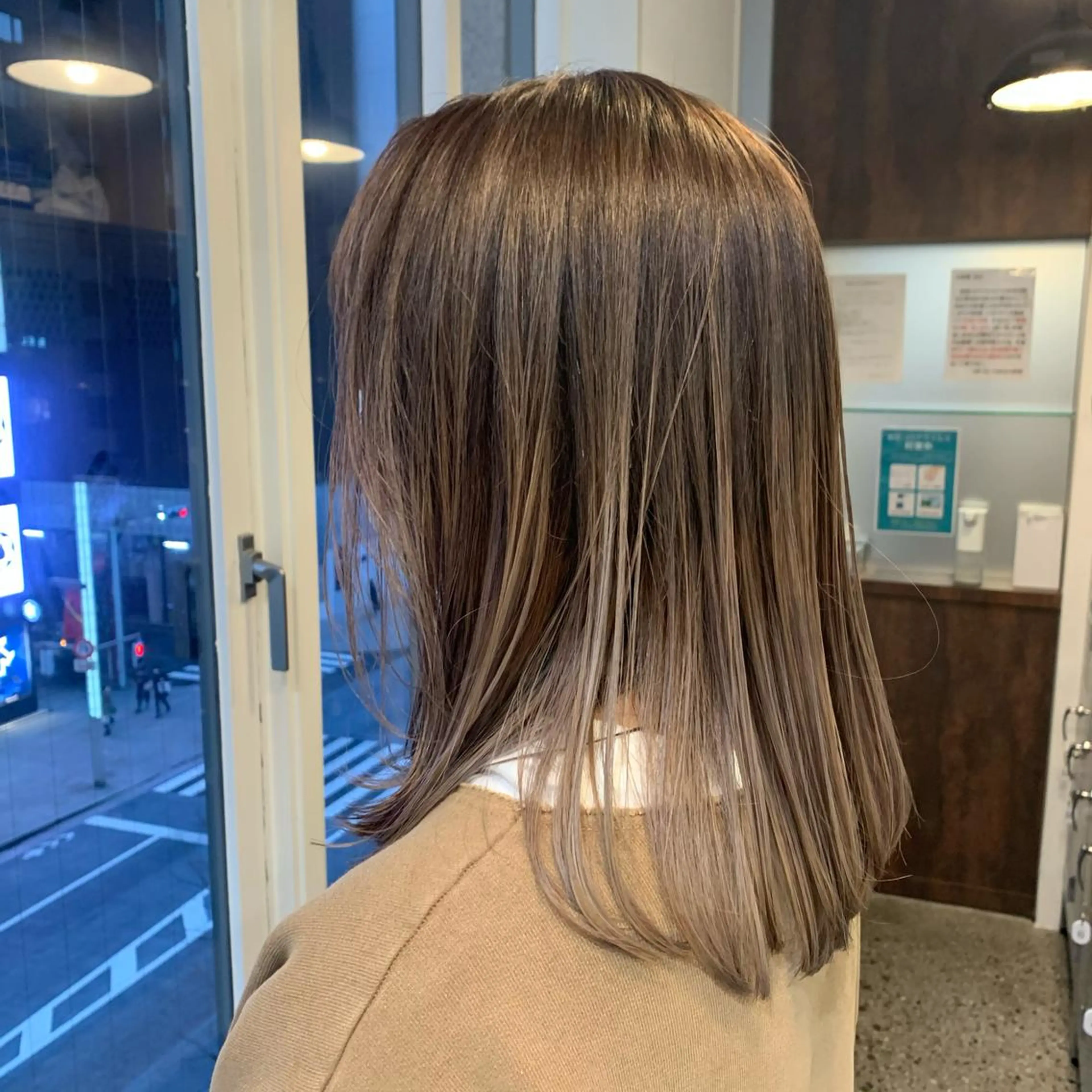 ミディアム WISTERIA KAORUのヘアスタイル