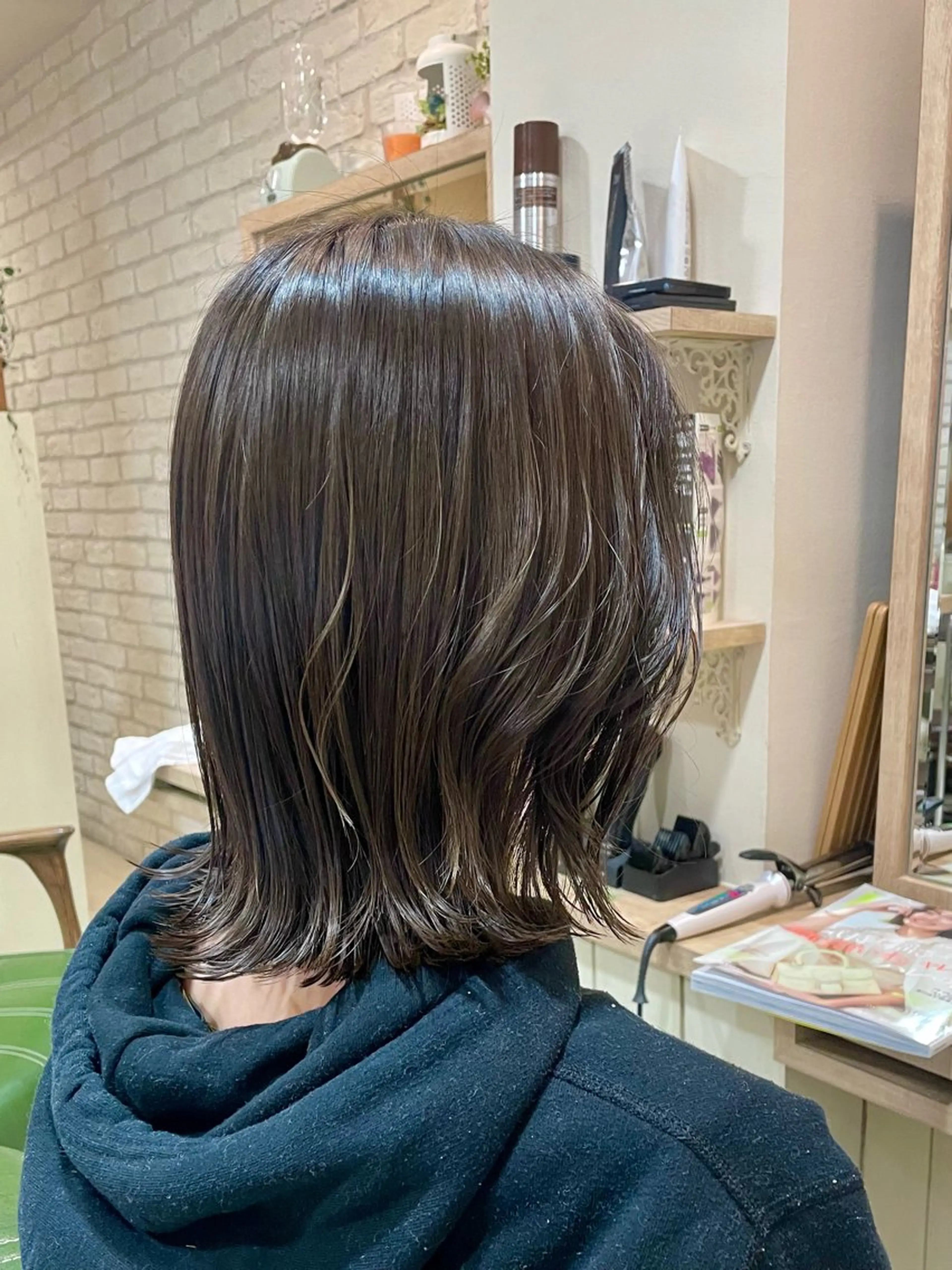 ミディアム カラー レイヤーカット 外ハネヘア 清水 有実子のヘアスタイル