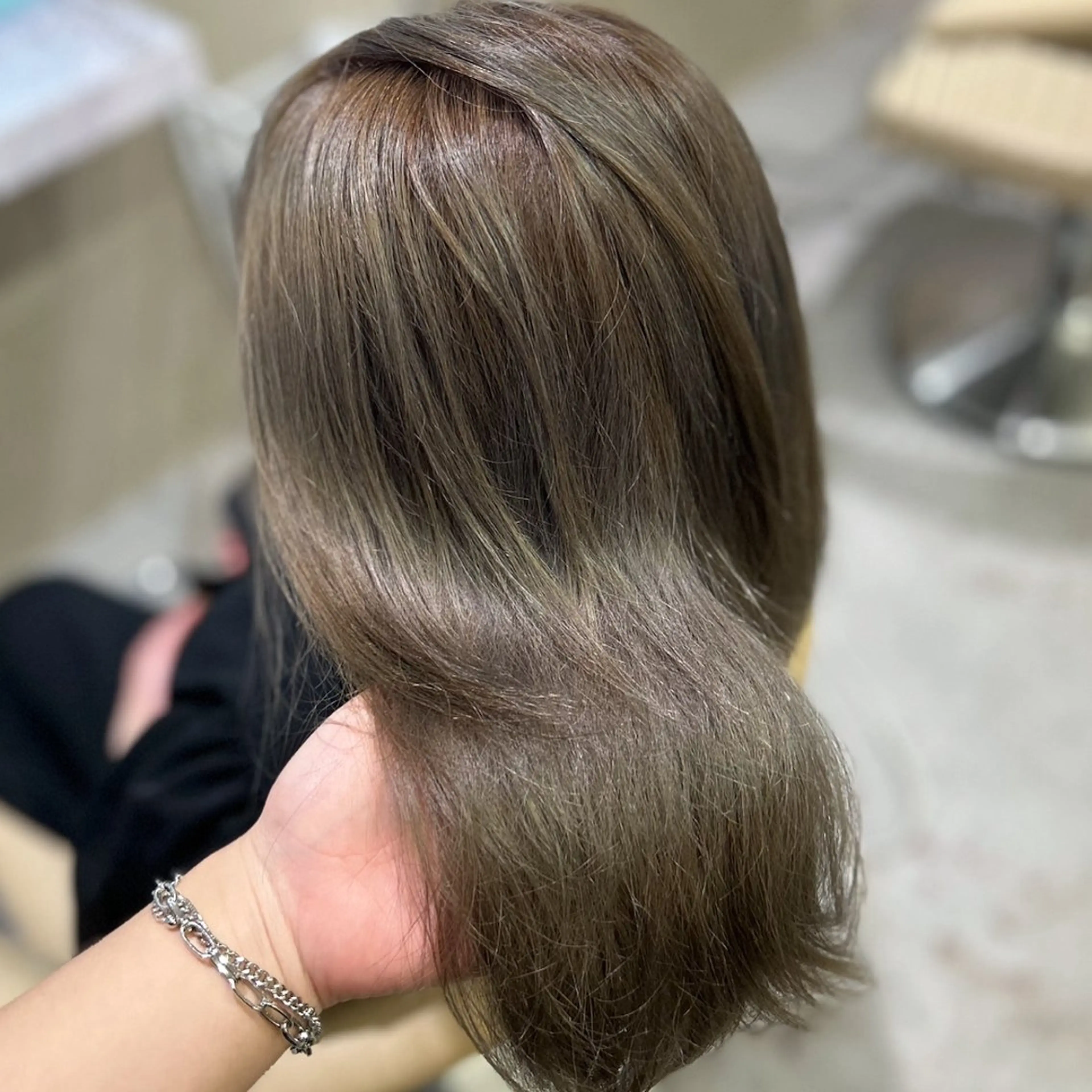 カラー グレージュ ERIKA YAMAMOTOのヘアスタイル
