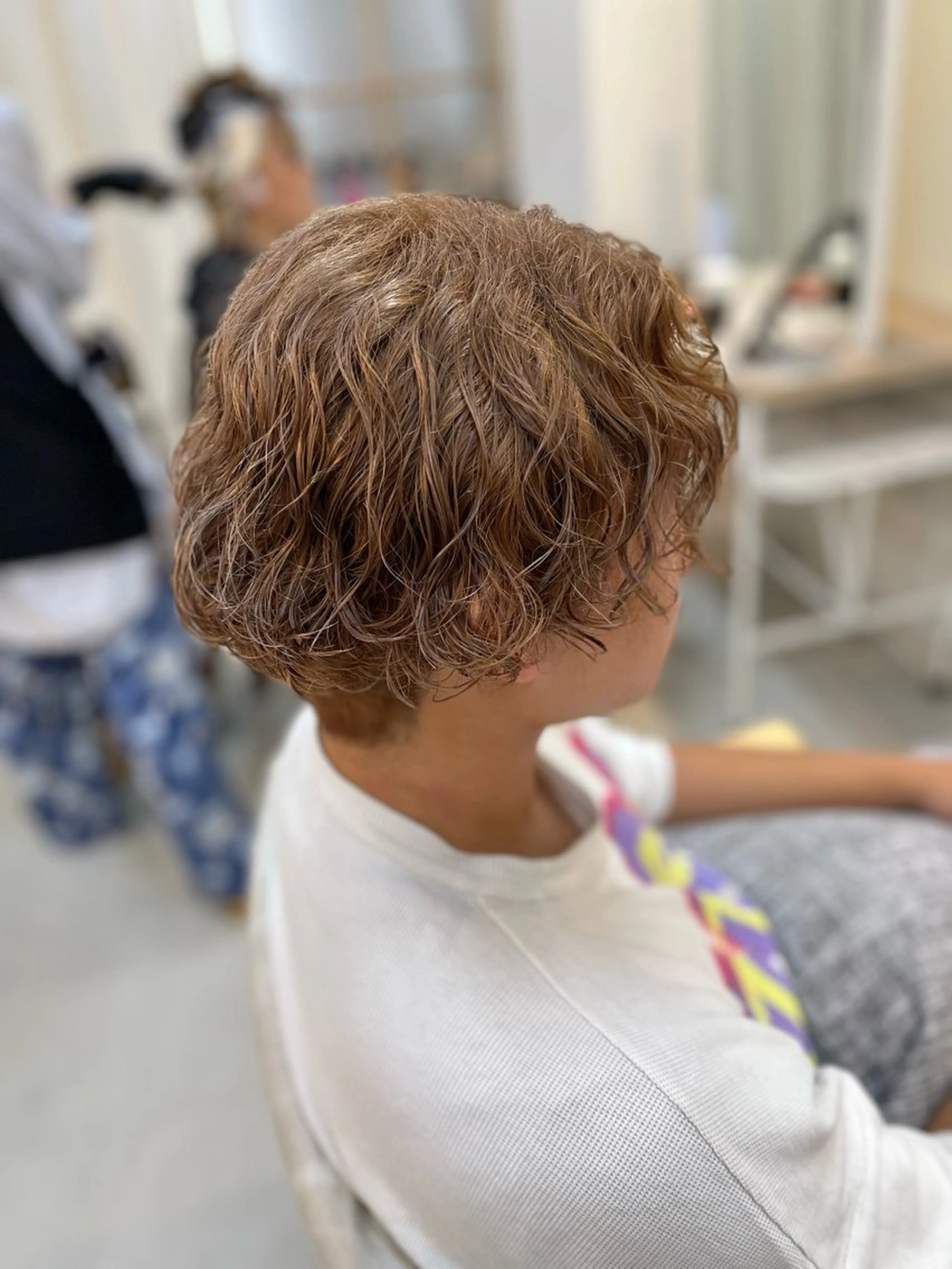 ショート カラー メンズ Lamp 柏 山口 か乃 ブリーチカラーのヘアスタイル