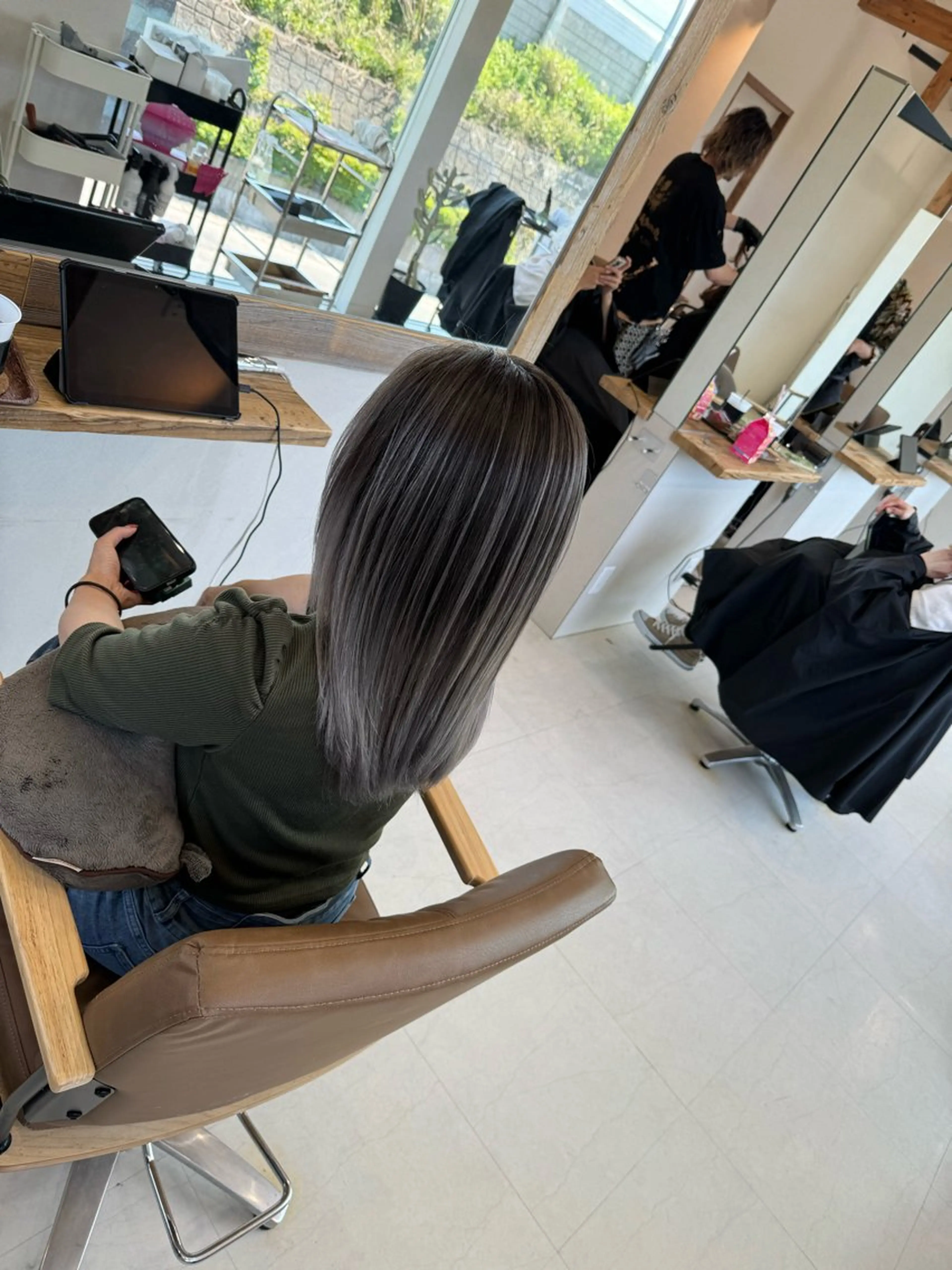 セミロング ヘアカラー 鈴木 妃帆未のヘアスタイル