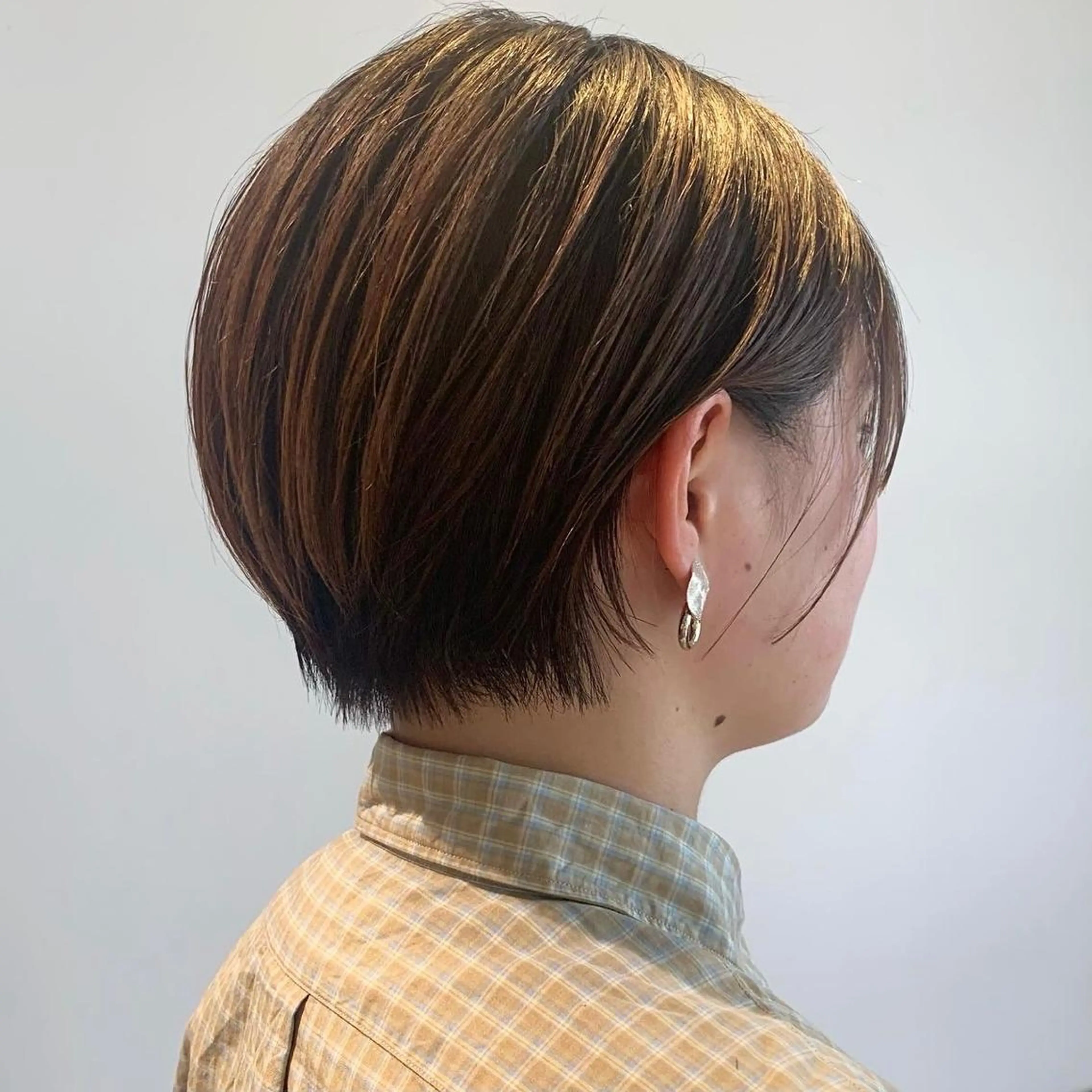 ショート カラー コウノス マサコのヘアスタイル