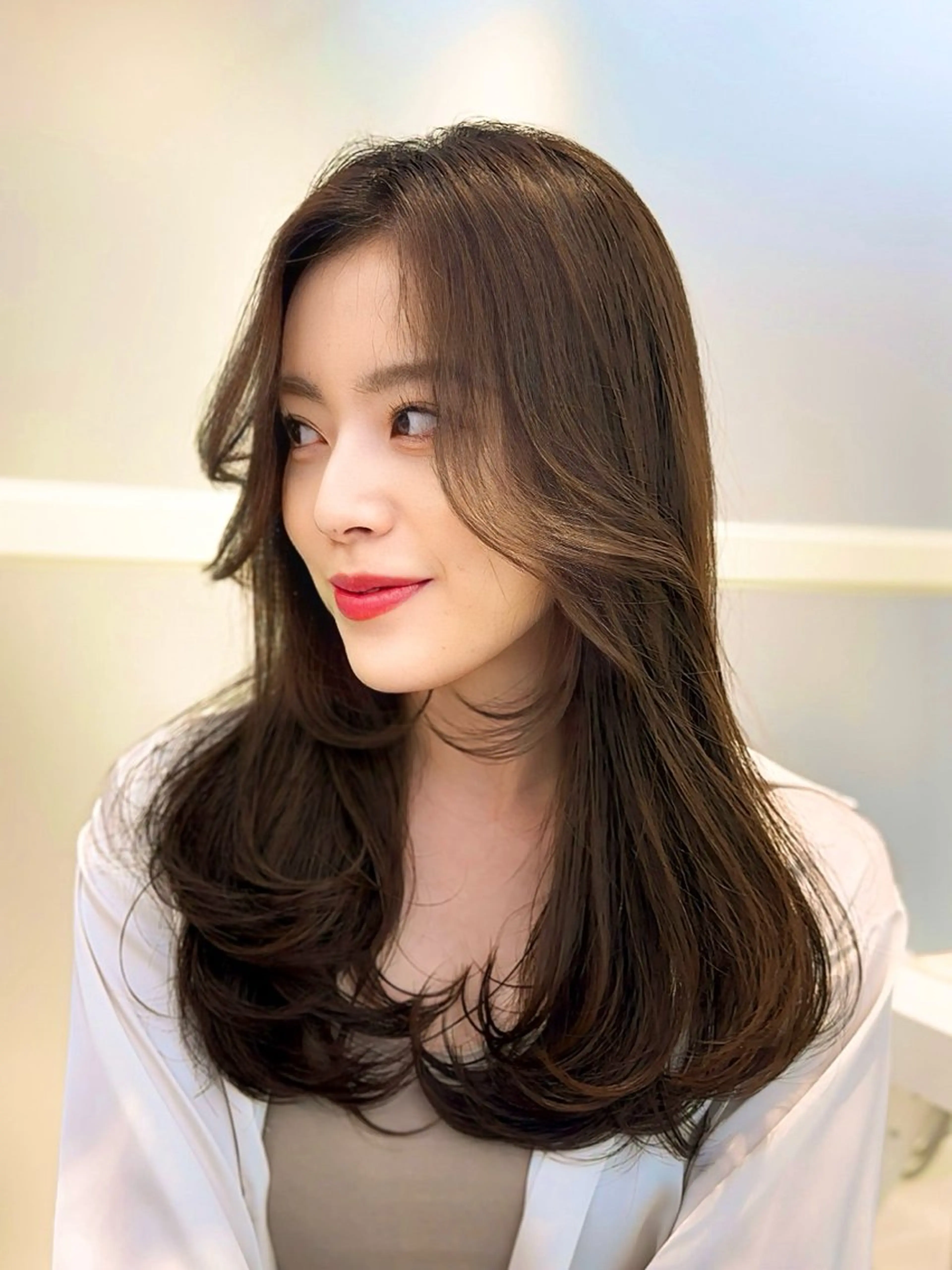 ミディアム カラー 透明感カラー グレージュ イルミナカラー レイヤーカット カット ヘアカラー トリートメント 顔周り特化/韓国ヘア /レイヤー/吉野幸大のヘアスタイル