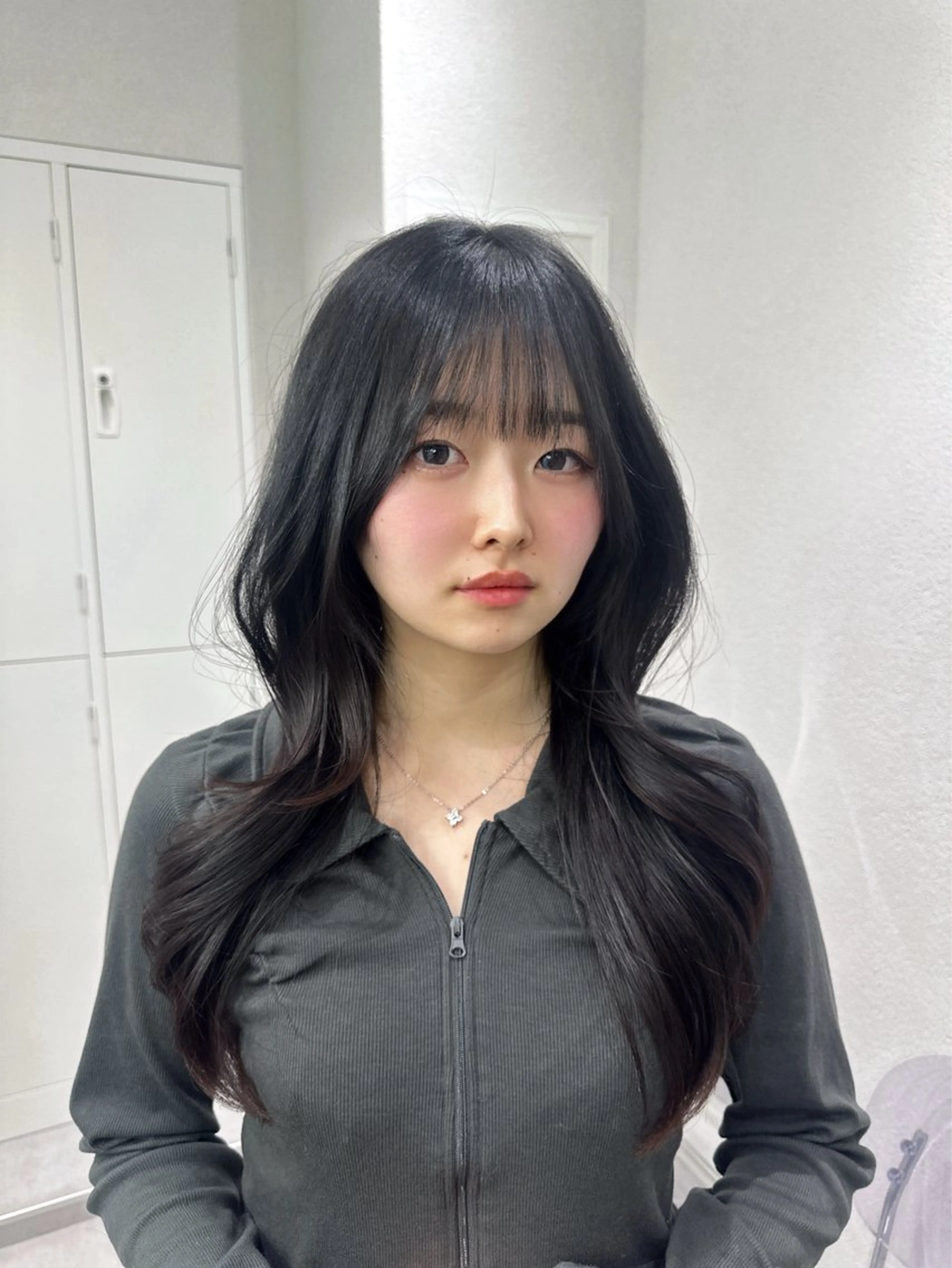 セミロング カラー 韓国レイヤー透明感 カラーヨウスケのヘアスタイル