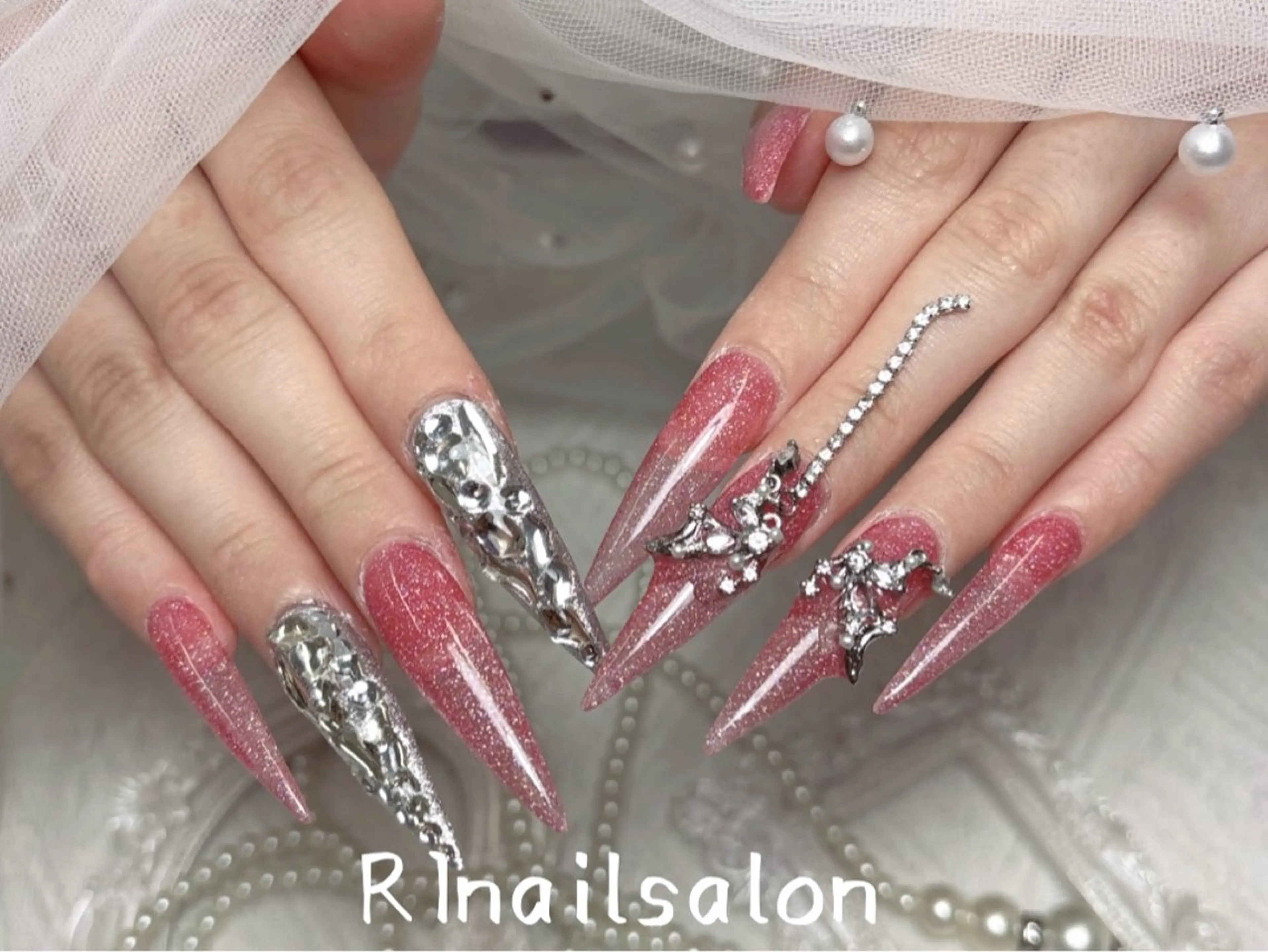 ネイル ジェルネイル 韓国ネイル ロングネイル マグネットネイル 持ち込み ハンドネイル ハンドケア R1🎀Nail💕 池袋東口店のネイルデザイン