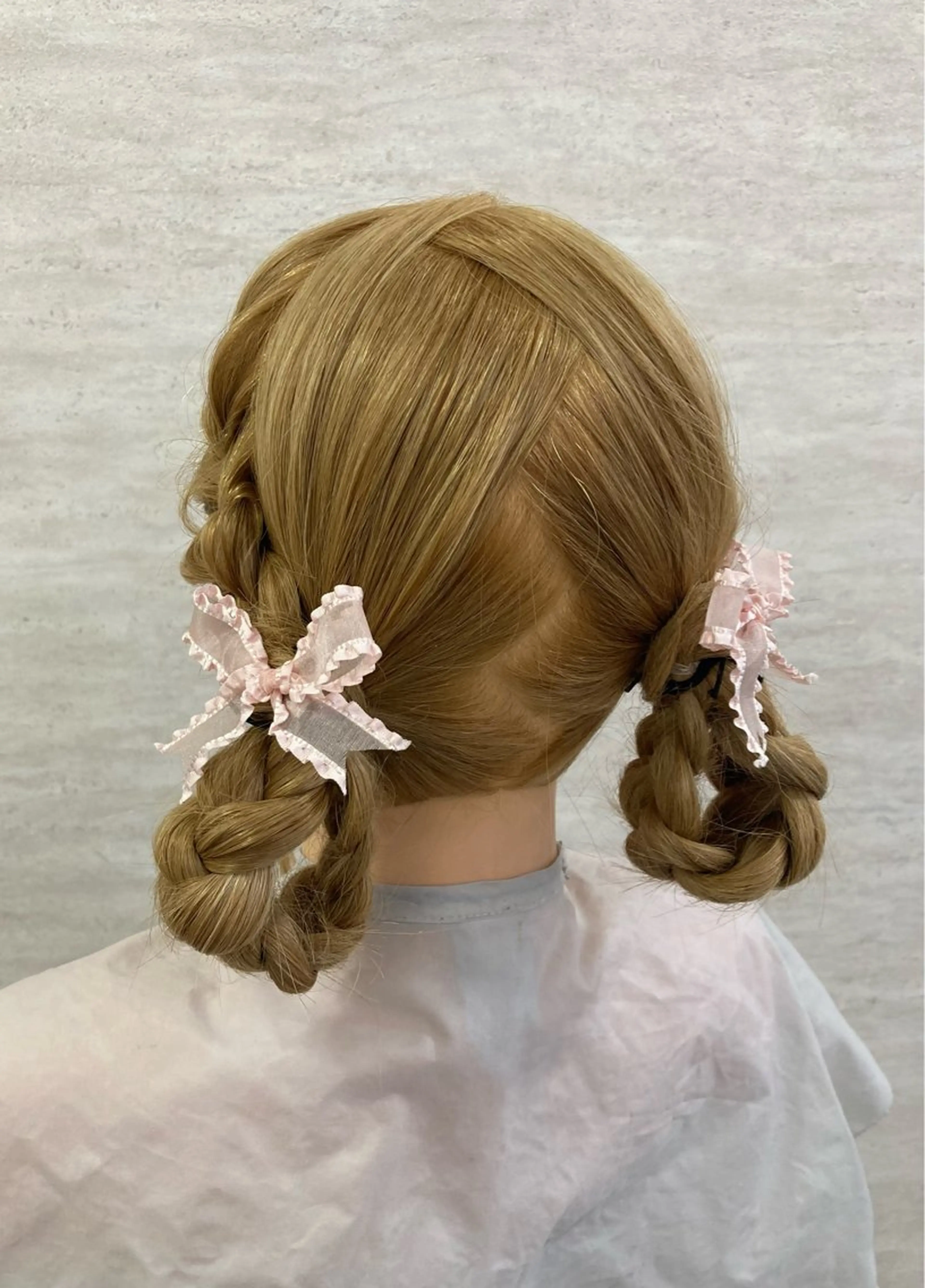 スタイル指定あり　ドーナツヘアの写真