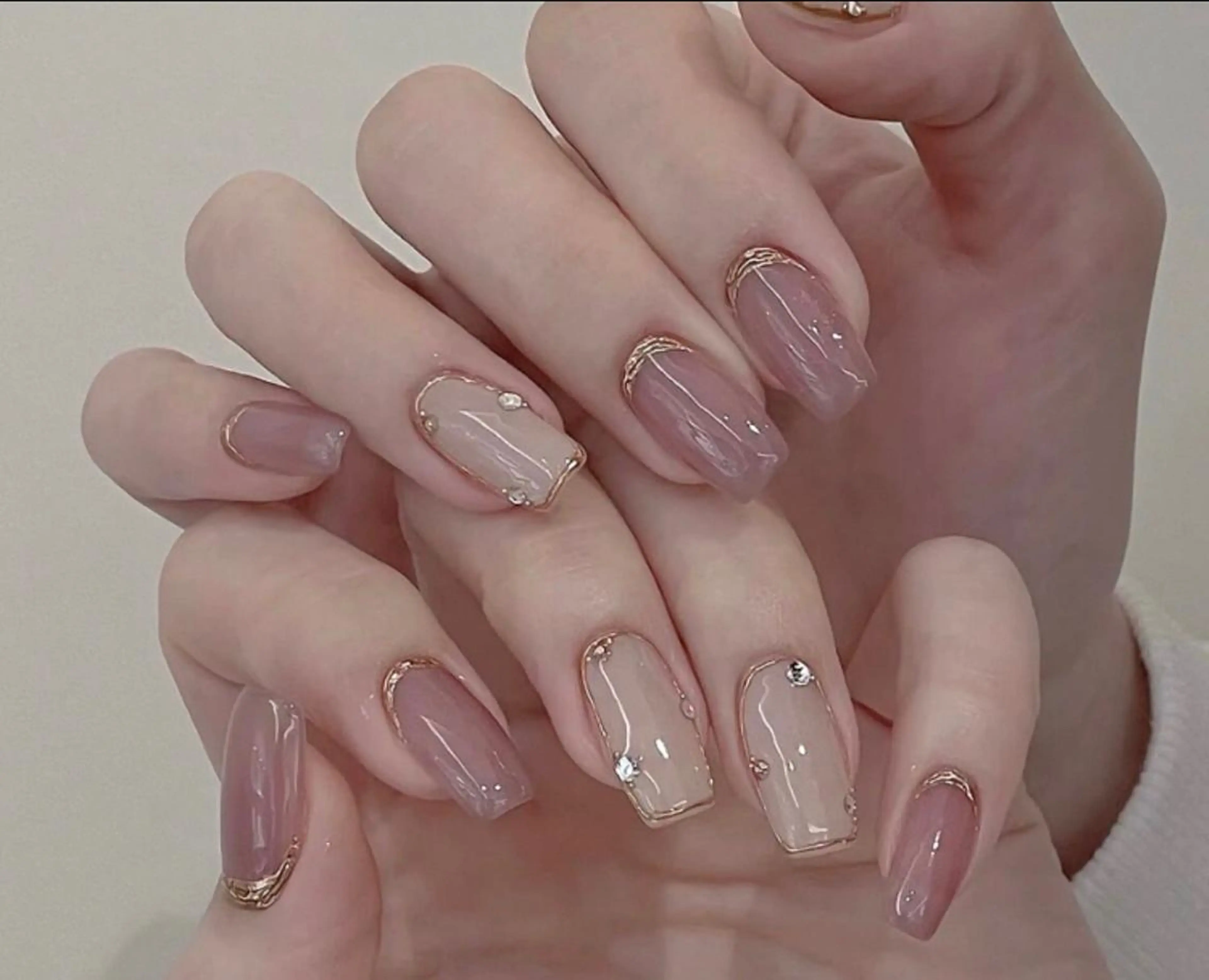 ネイル オーロラネイル べっ甲ネイル クリアネイル 氷ネイル・うるうるネイル 韓国ネイル ハンドネイル ネイルサロン KARIのネイルデザイン