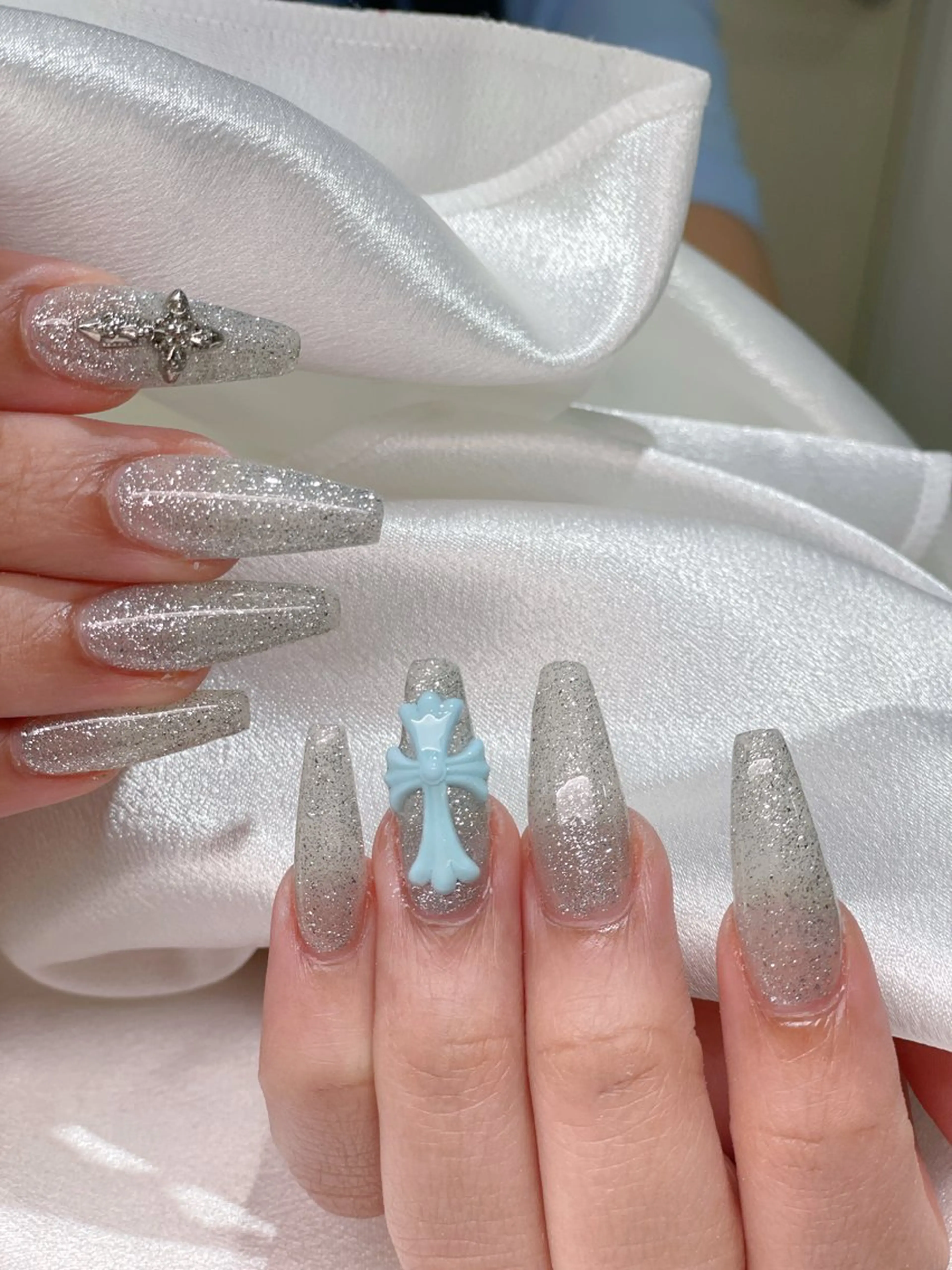 ネイル オーロラネイル ブルー チークネイル フットネイル フレンチネイル MOCHI 新大久保のネイルデザイン