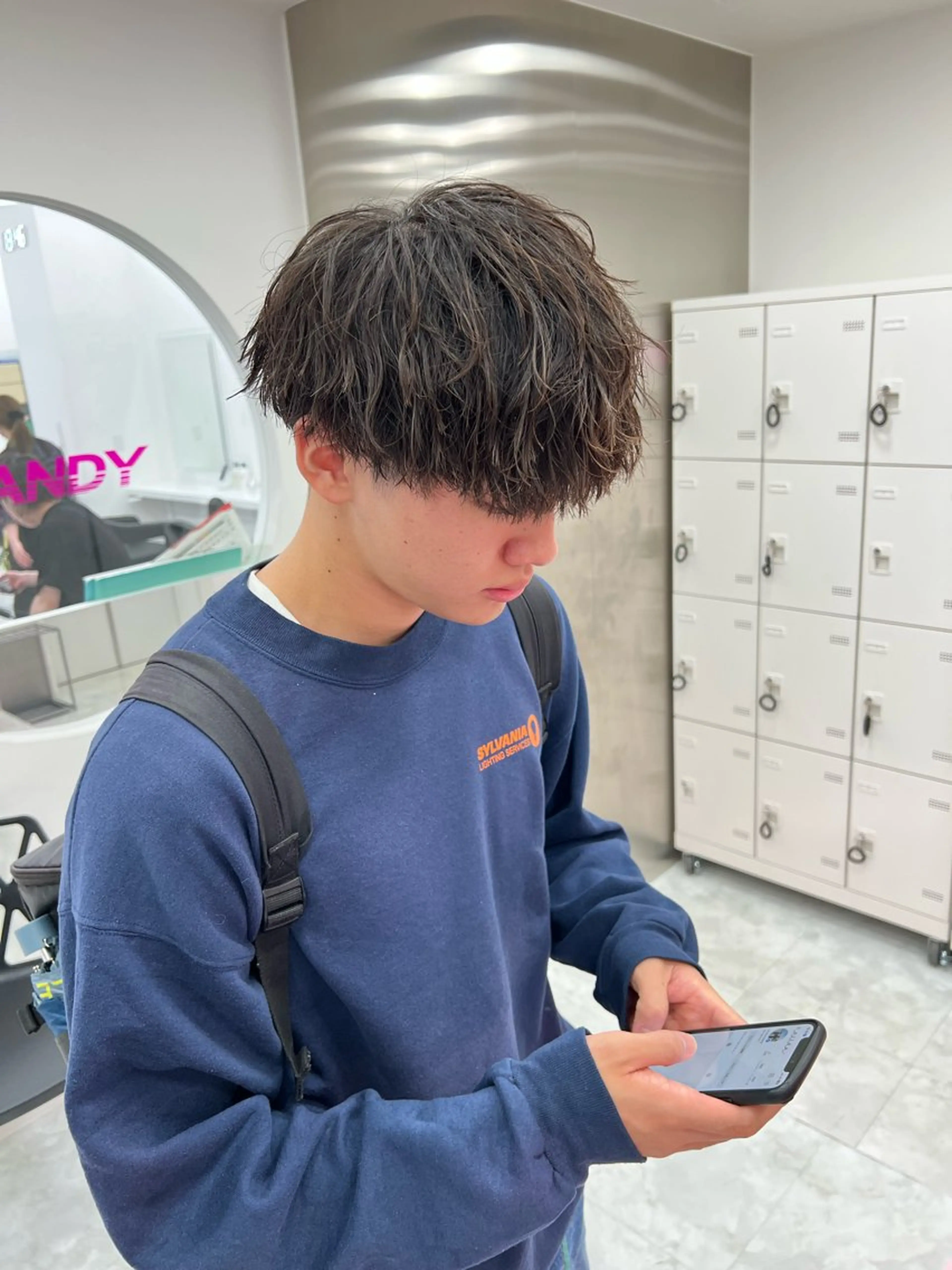 ミディアム パーマ メンズ ミディアムパーマ センターパート メンズ韓国風 韓国マッシュ マッシュウルフ メンズパーマ特化 TAIGAのヘアスタイル