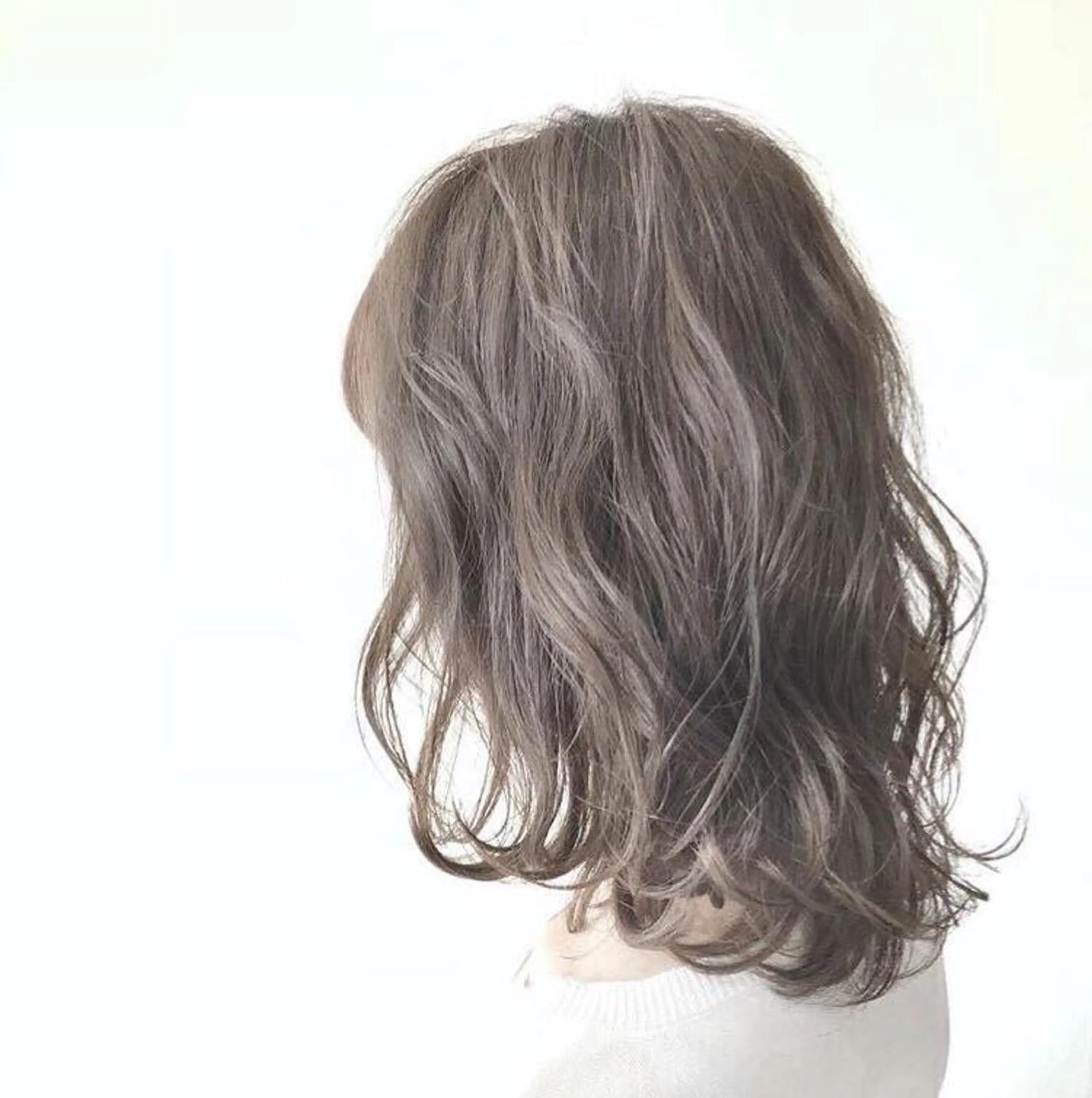ミディアム カラー パーマ ヘアアレンジ 岡田まみ🍒🤍 透明感カラーのヘアスタイル