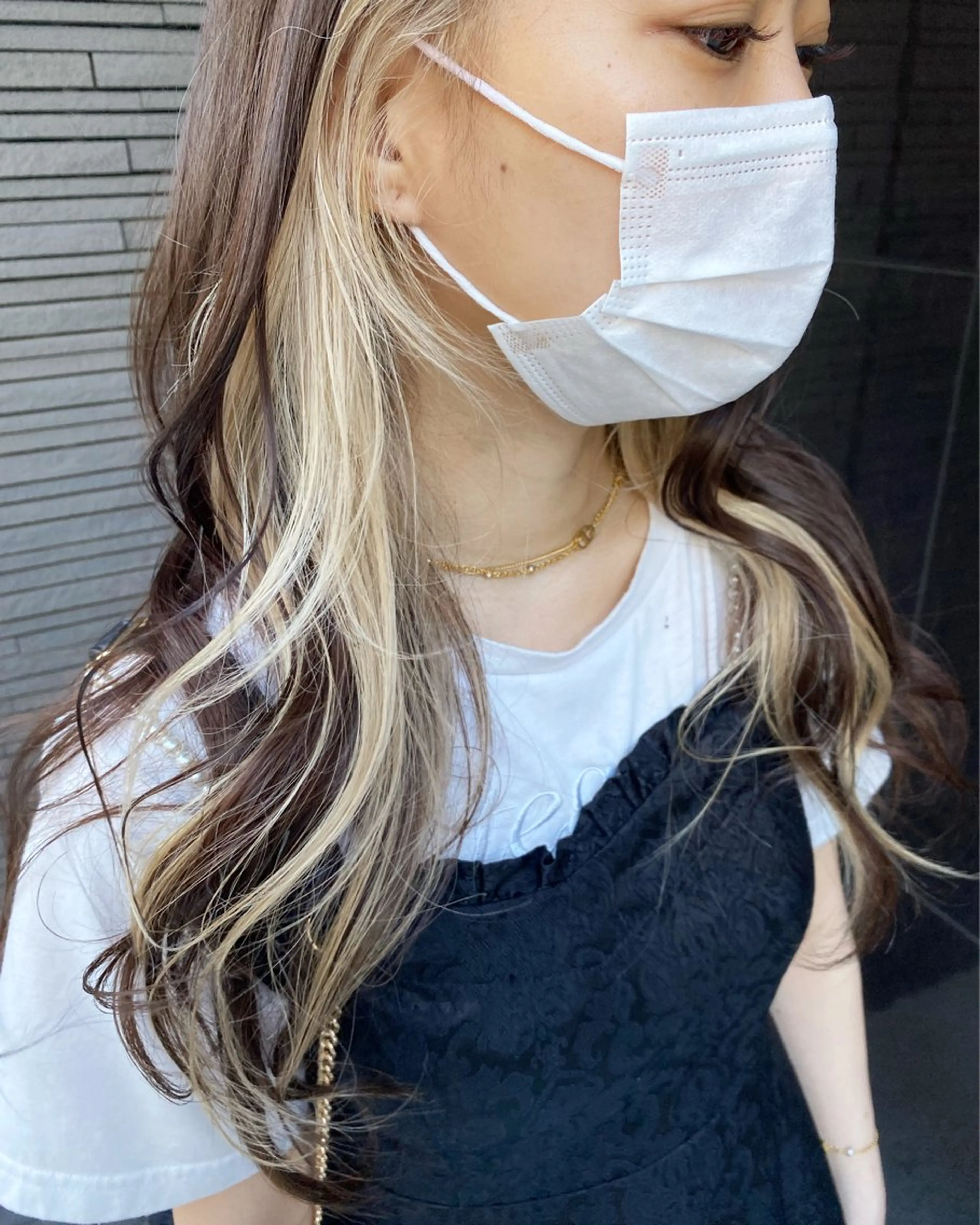 ロング カラー 透明感カラー イヤリングカラー 顔周りカット ヘアカラー ベージュカラー🐑 レイヤー🤎塚原優芽のヘアスタイル