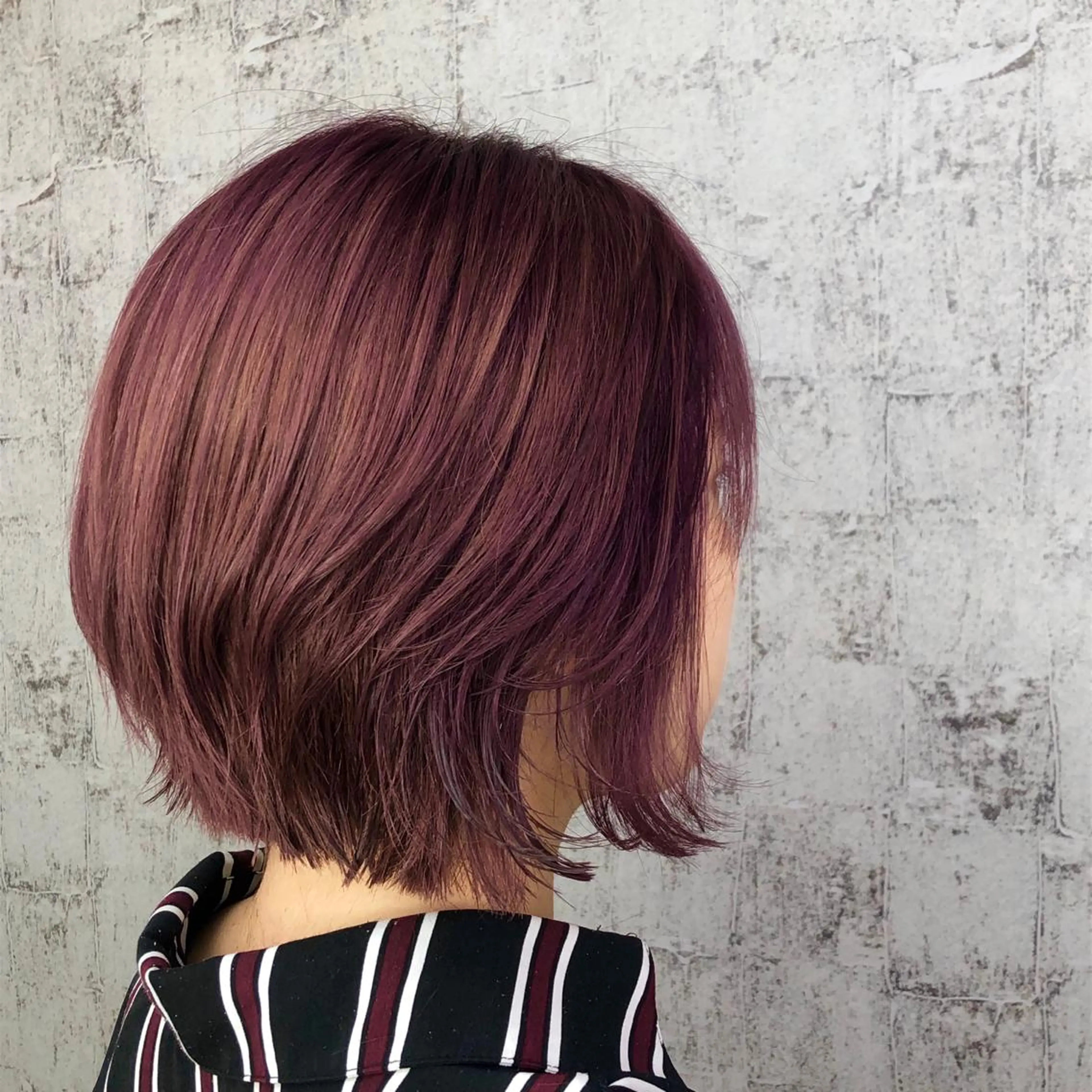 ショート カラー ブリーチ イルミナカラー 小顔レイヤー/ ベージュ🤍Rieのヘアスタイル