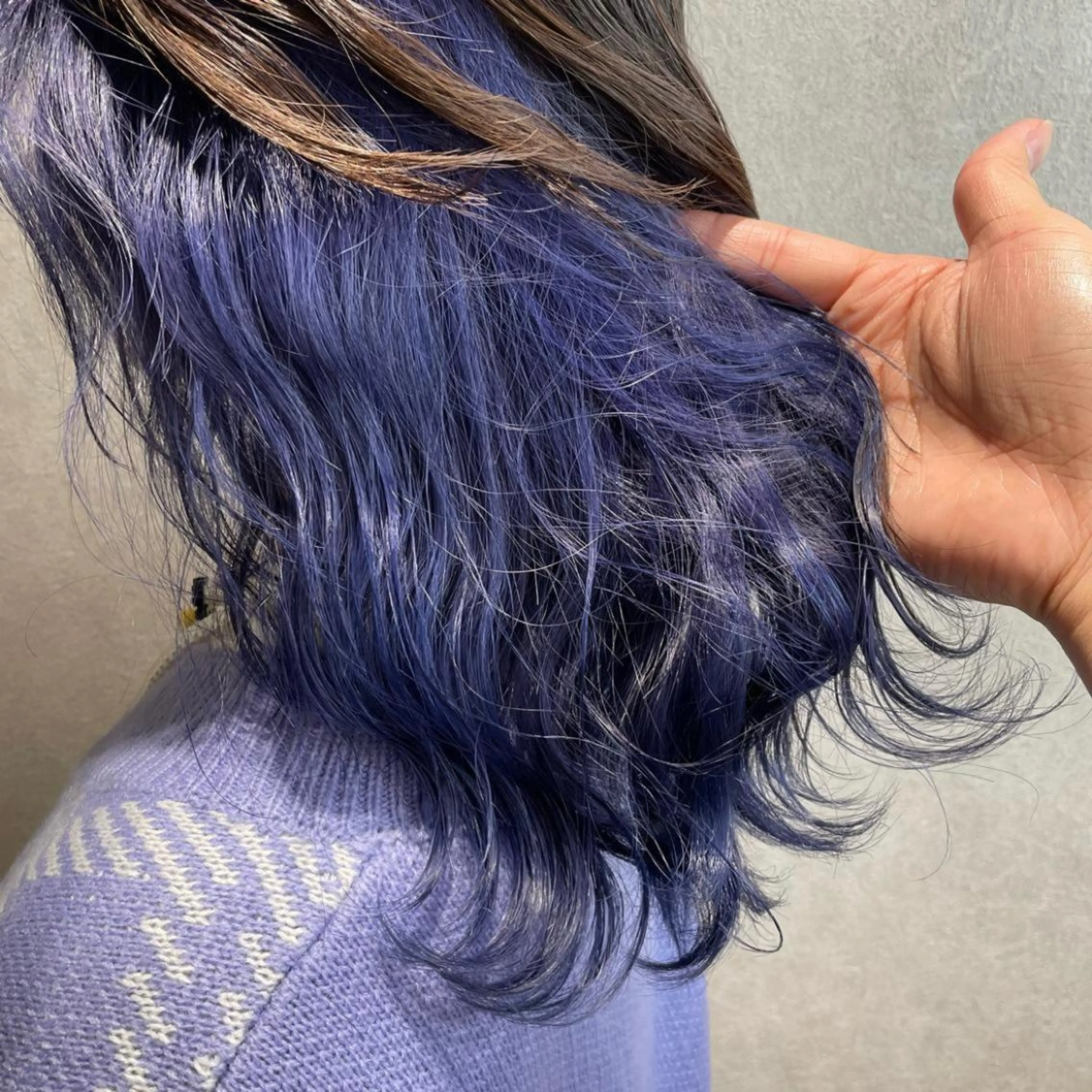 ロング カラー パーマ ヘアアレンジ メンズ キッズ ネイル マツエク・マツパ アイブロウ ブルーカラー ブルー mona/ ストレートスタイル✨のヘアスタイル