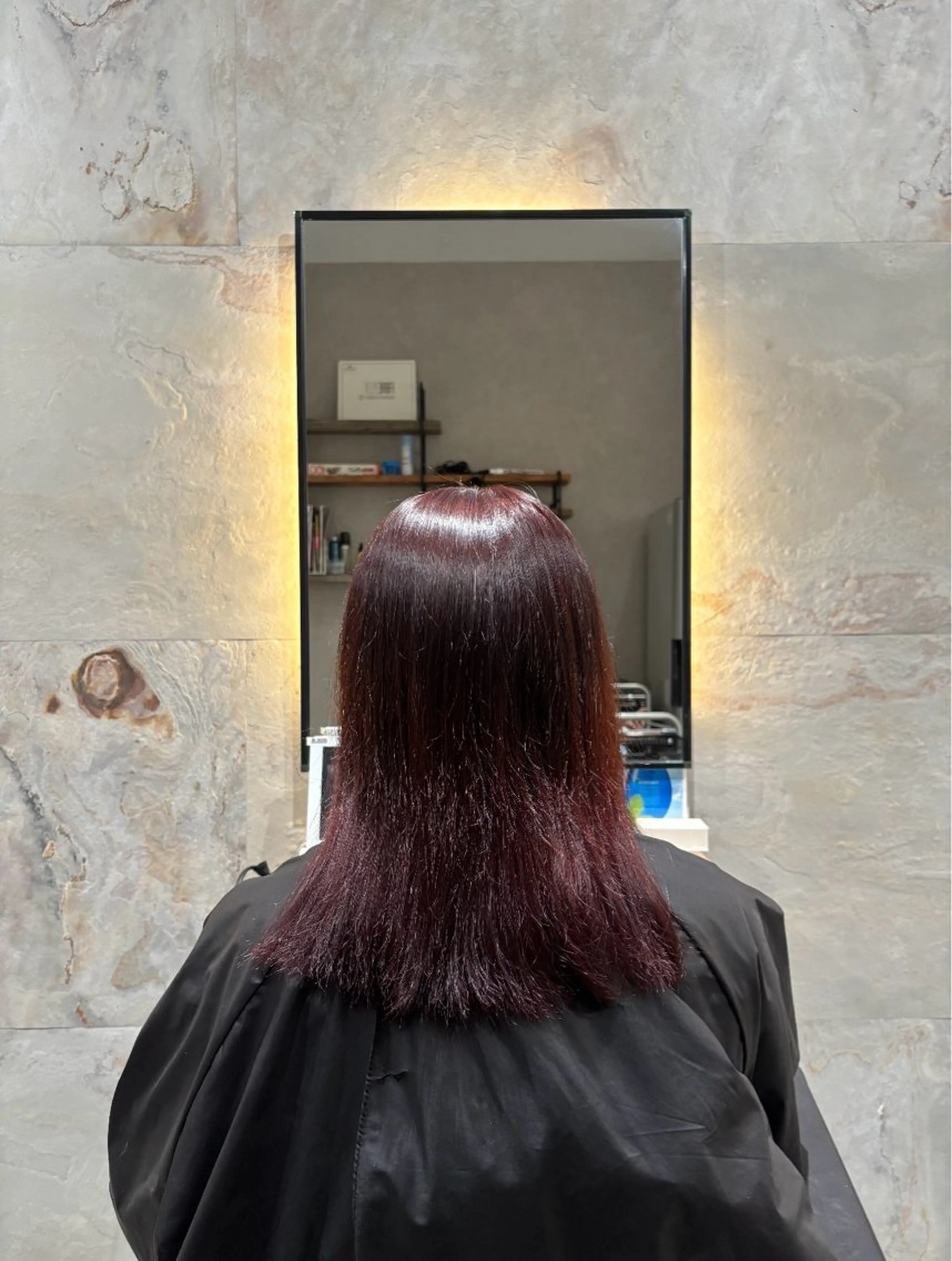 カラー La fithhairSHIN所属・岩崎 美咲のヘアスタイル