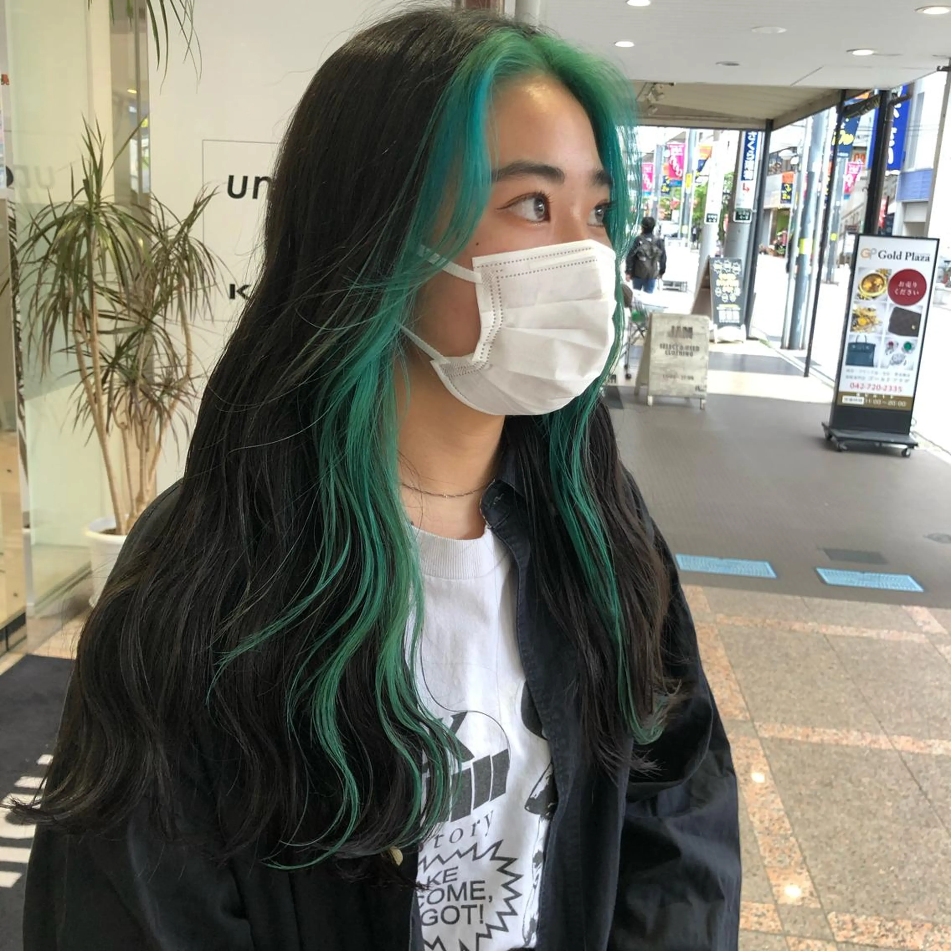 ロング カラー ヘアカラー レイヤー/顔まわり カット/地毛風カラーのヘアスタイル