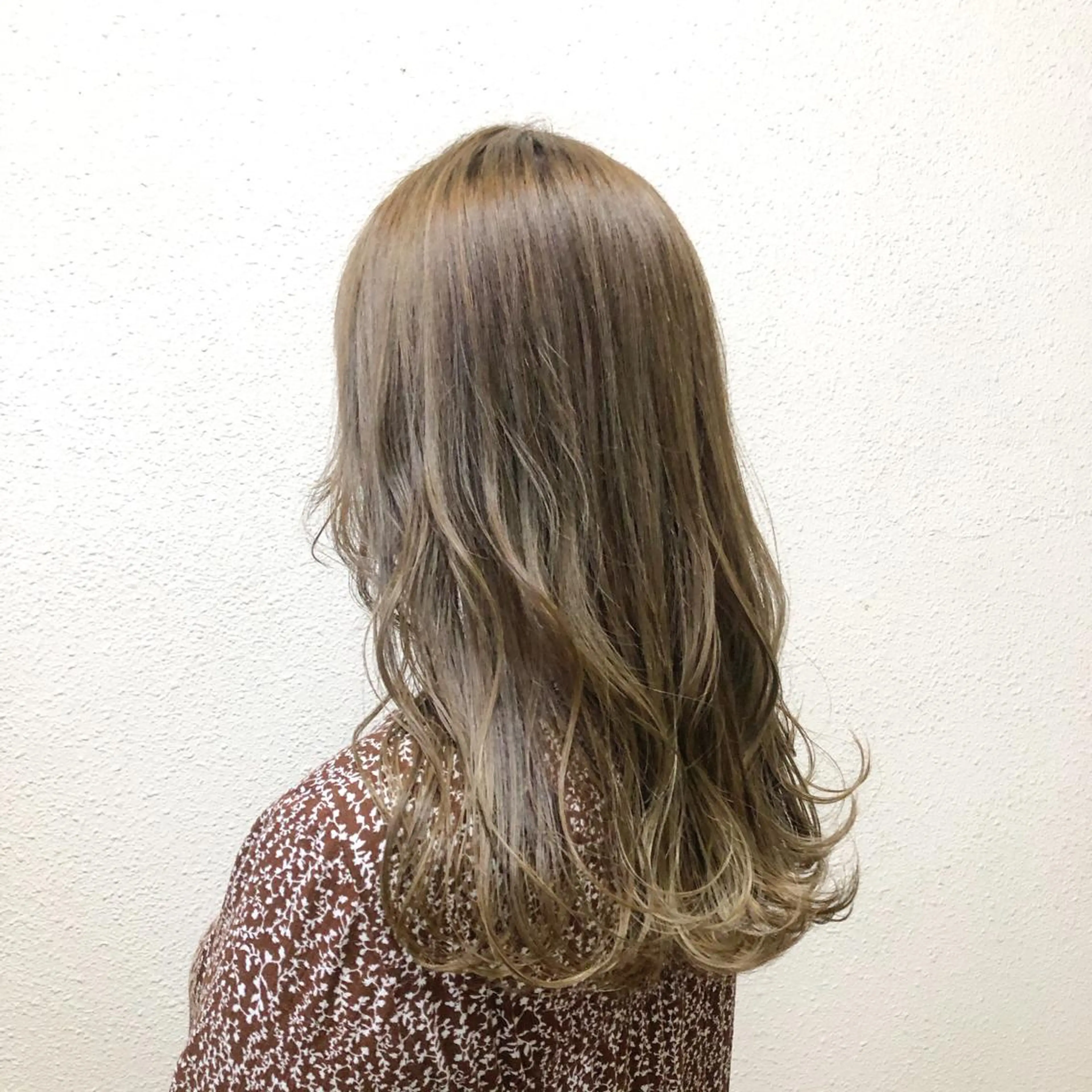 ミディアム カラー ベージュカラー ミルキーベージュ カット ヘアカラー トリートメント 中司 莉菜のヘアスタイル