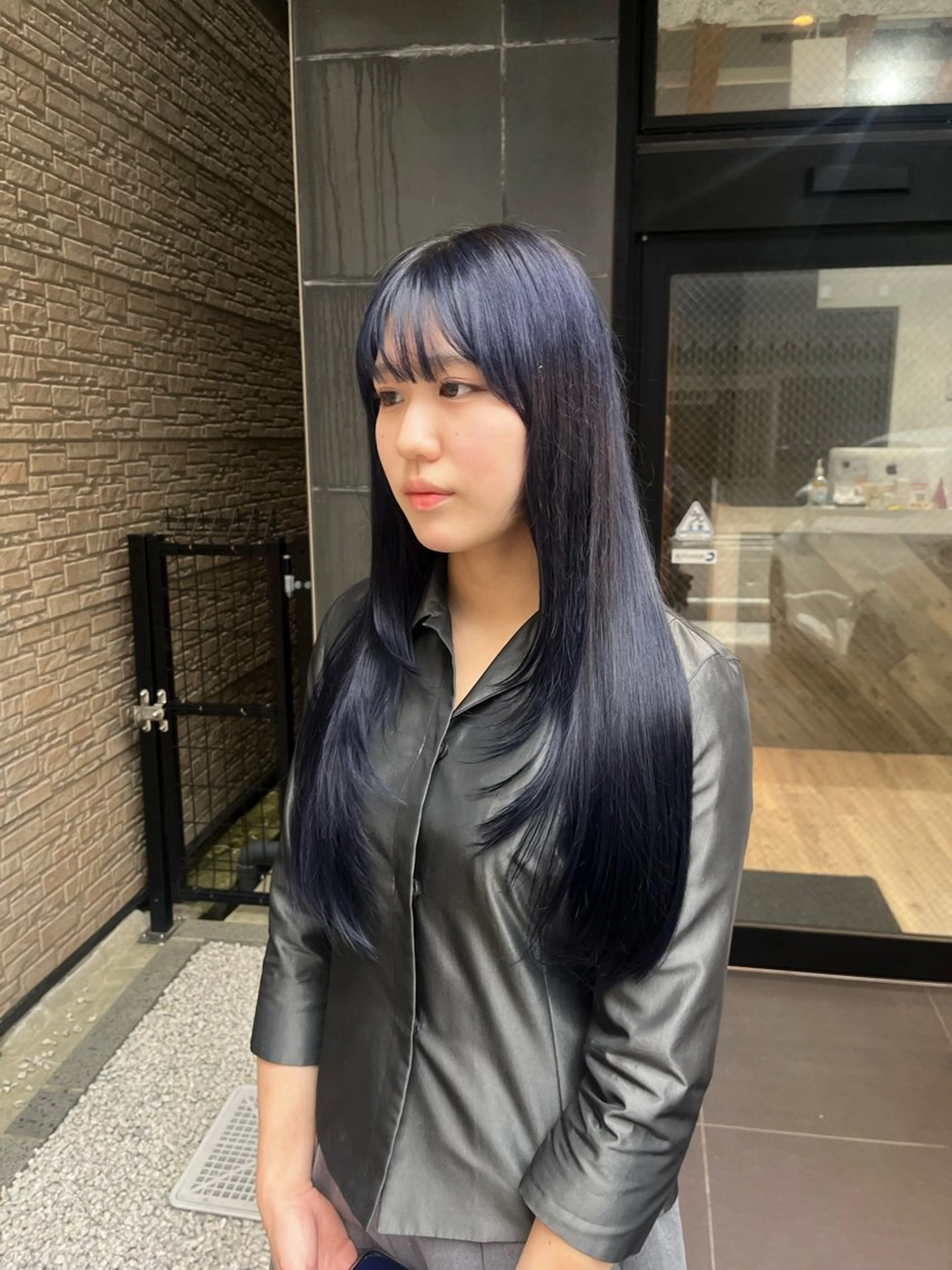 ロング カラー ブリーチ ブルーカラー ネイビーカラー 顔周りカット レイヤーカット 番匠 海遊のヘアスタイル