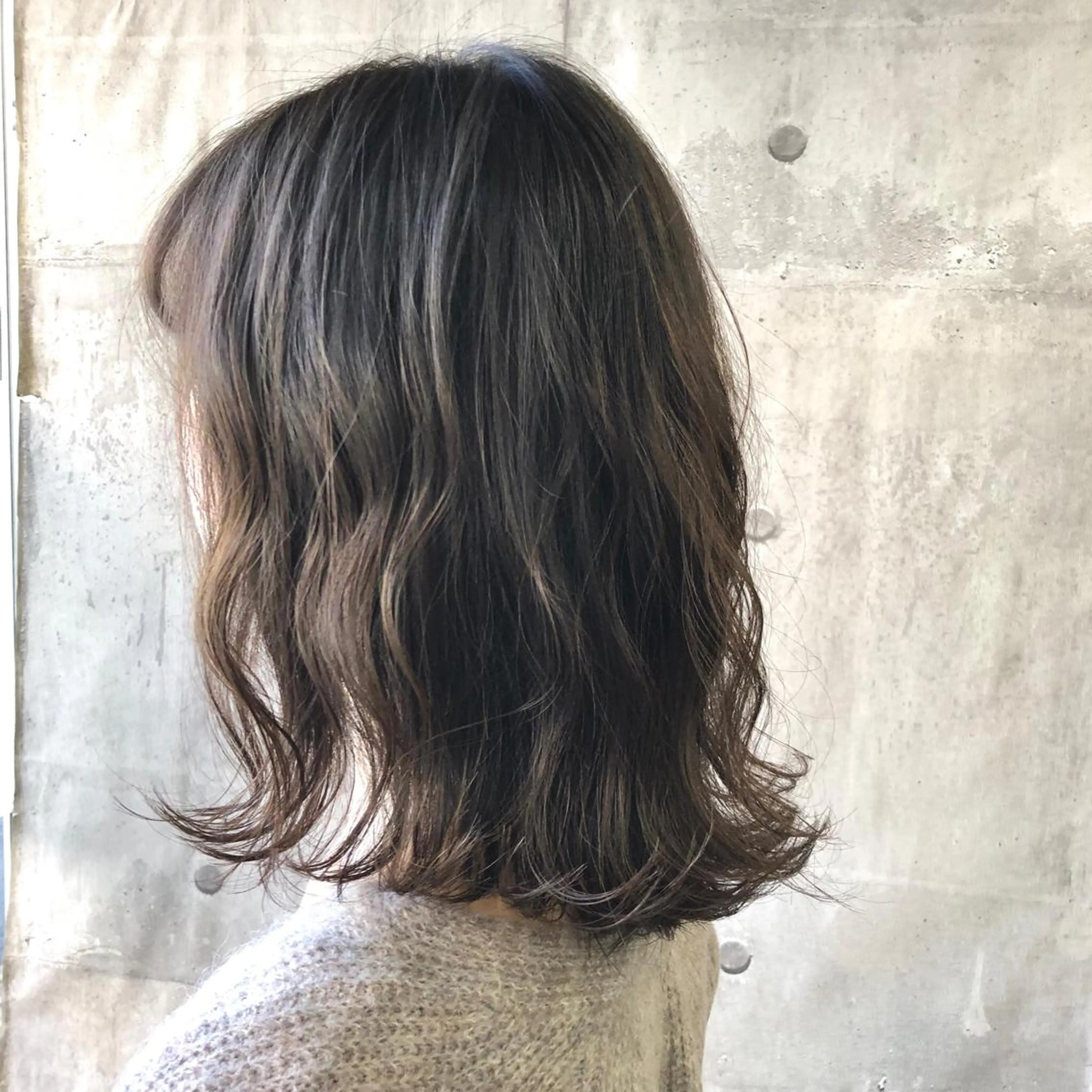 ミディアム カラー 菅沢 奈生のヘアスタイル