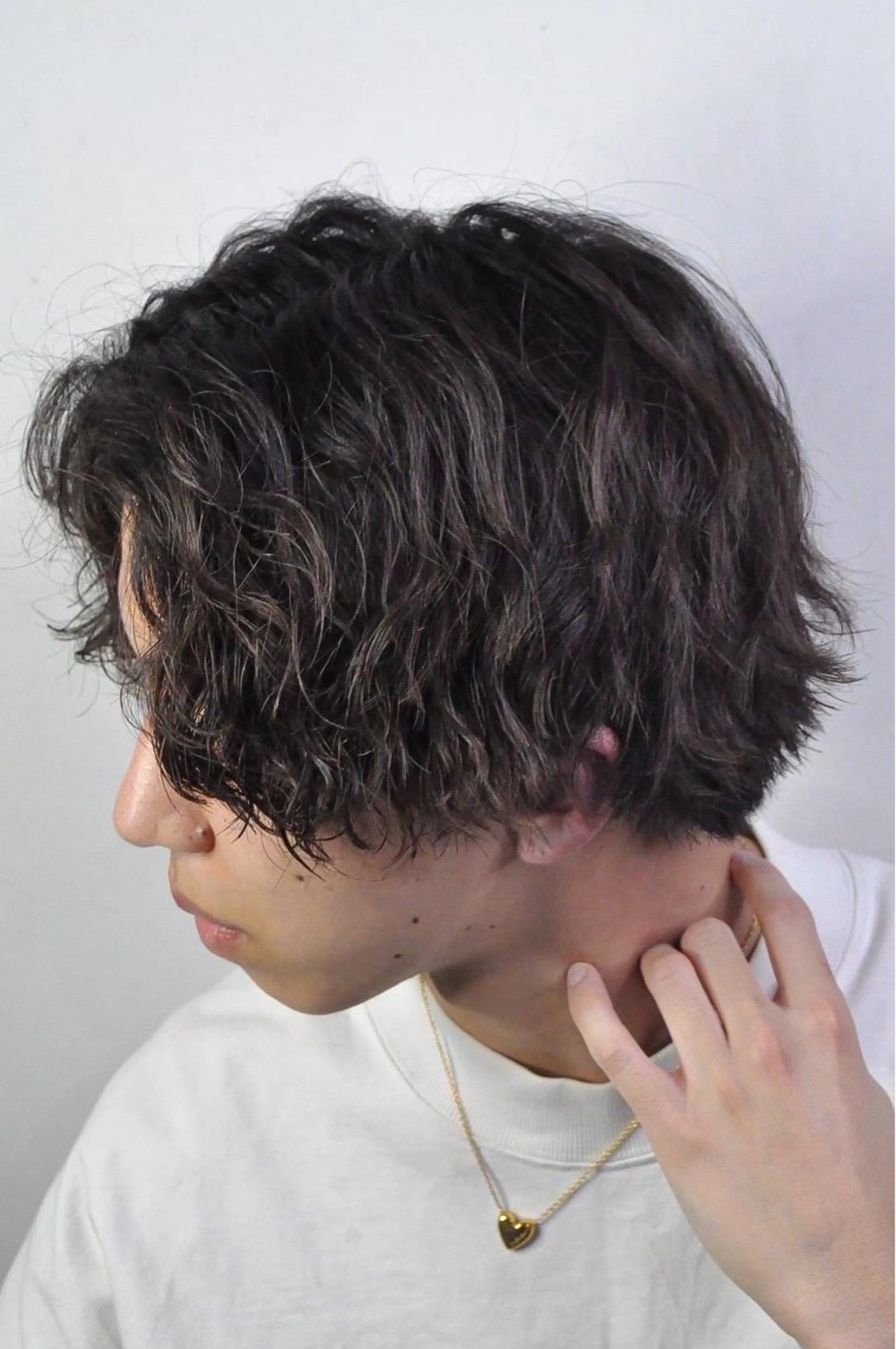 ミディアム パーマ メンズ ミディアムパーマ センターパート メンズパーマ 刈り上げ 工藤 優也のその他イメージ