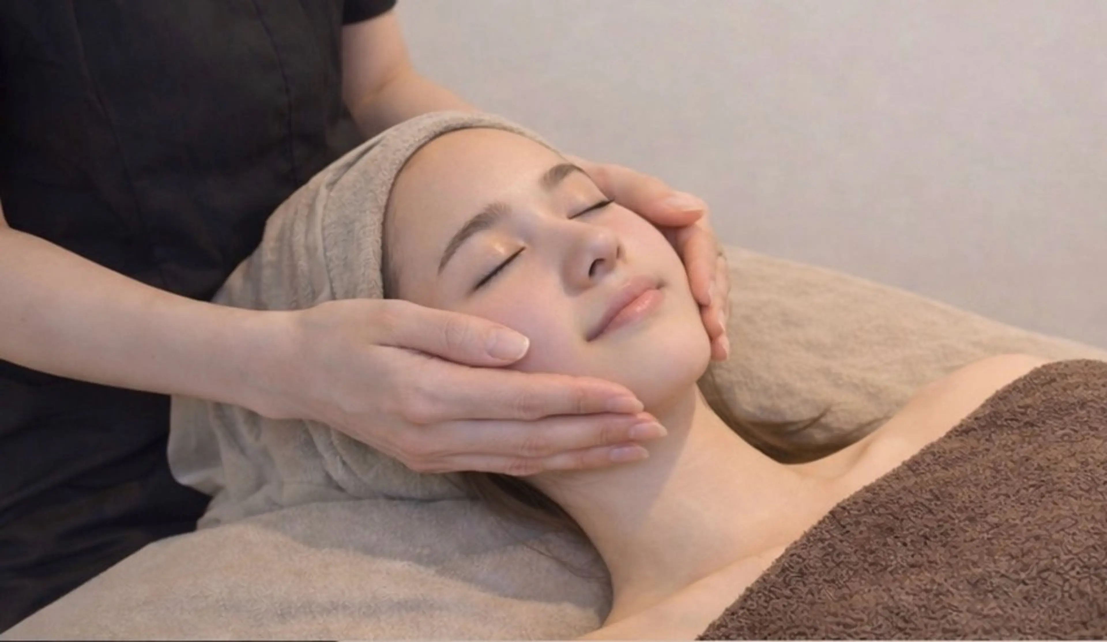 ミニモ学割✨小顔マッサージ💆🏻‍♀️デコルテ+ヘッドマッサージ込みでほぐして引き上げ！むくみも疲れもおさらば👋🏻の写真