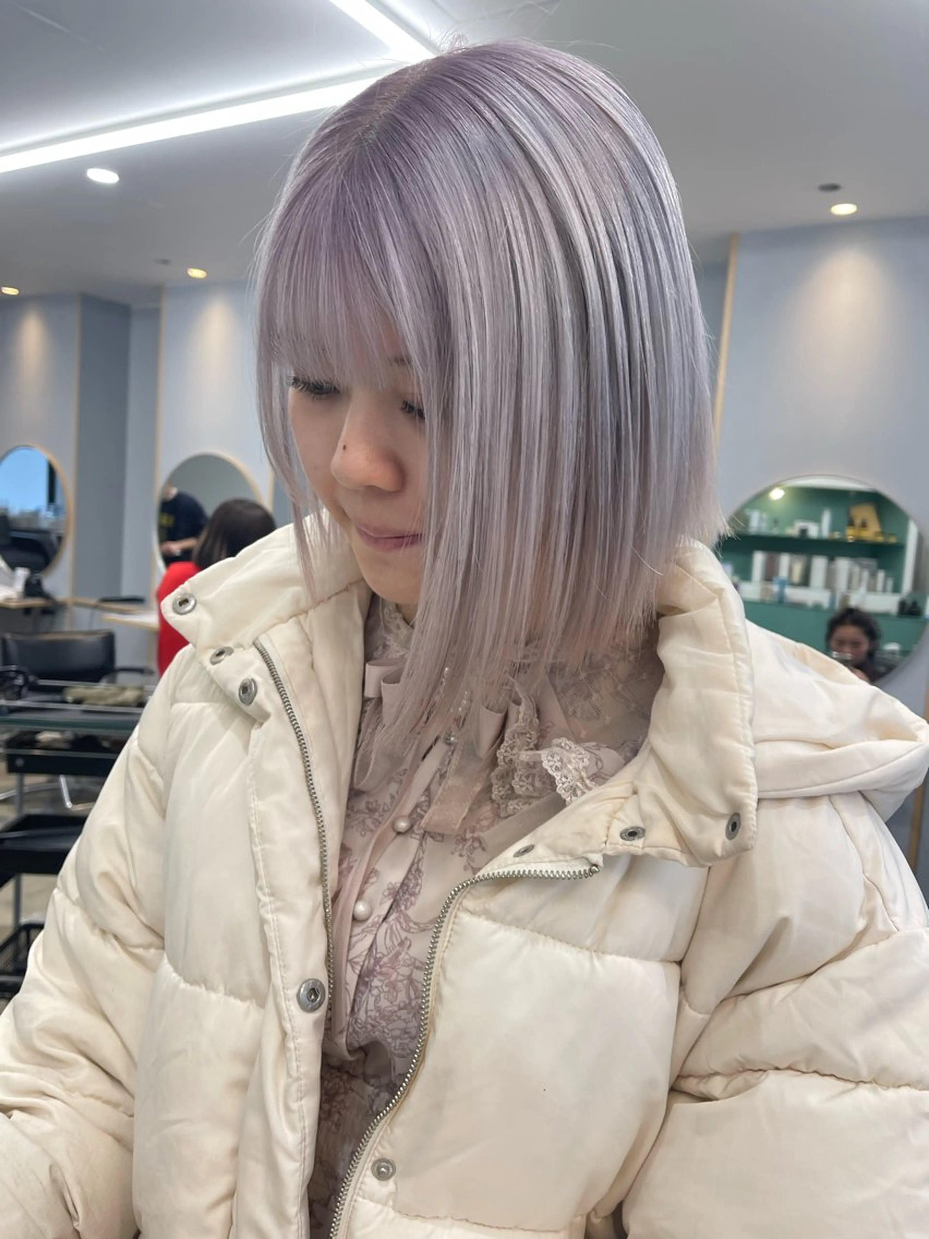 ショート カラー ヘアカラー トリートメント 💓パーマ，💗 レイヤーカットのヘアスタイル