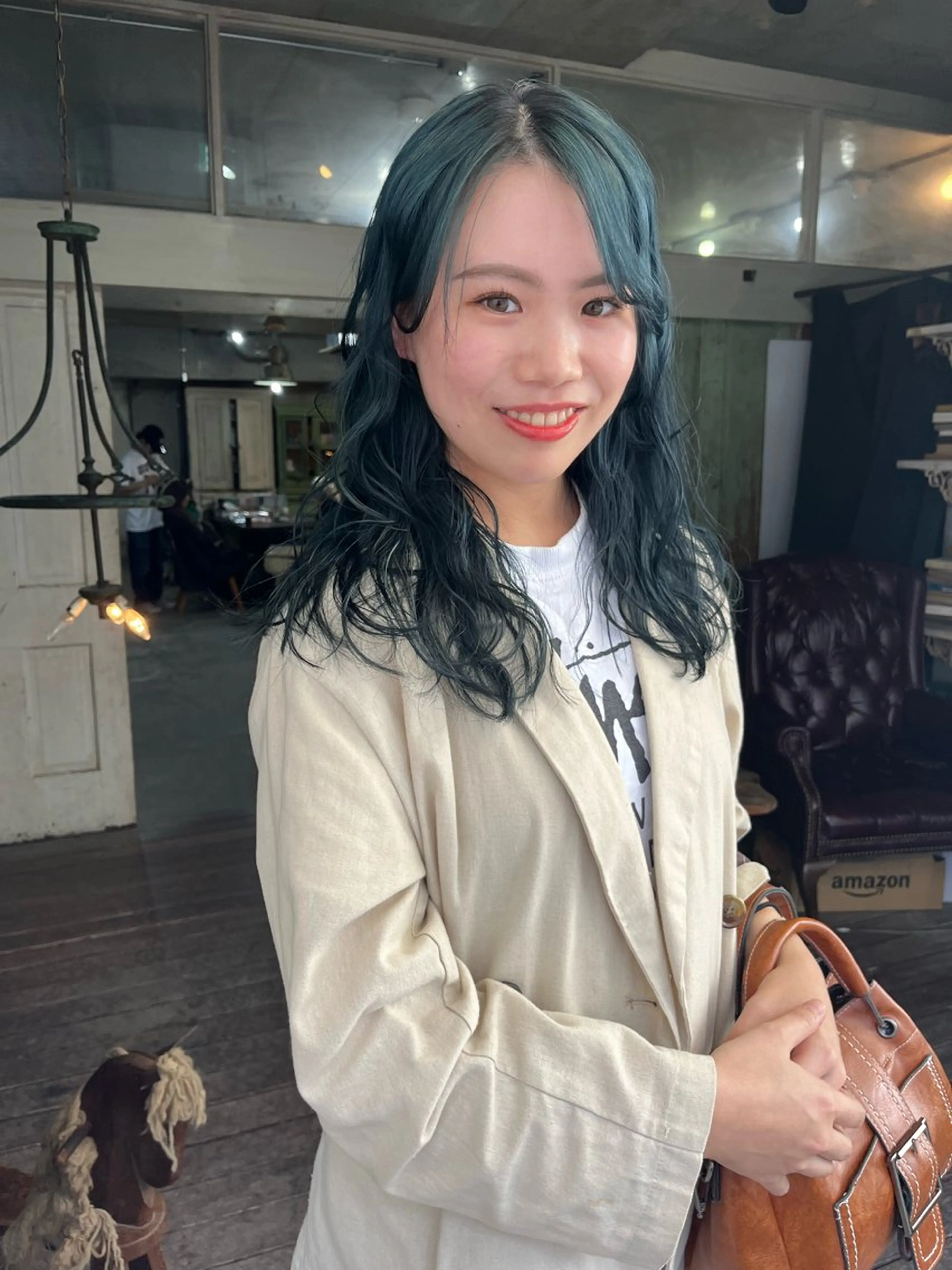 ミディアム カラー カット ヘアカラー トリートメント ハイトーン/顔まわり レイヤー/YUKAのヘアスタイル