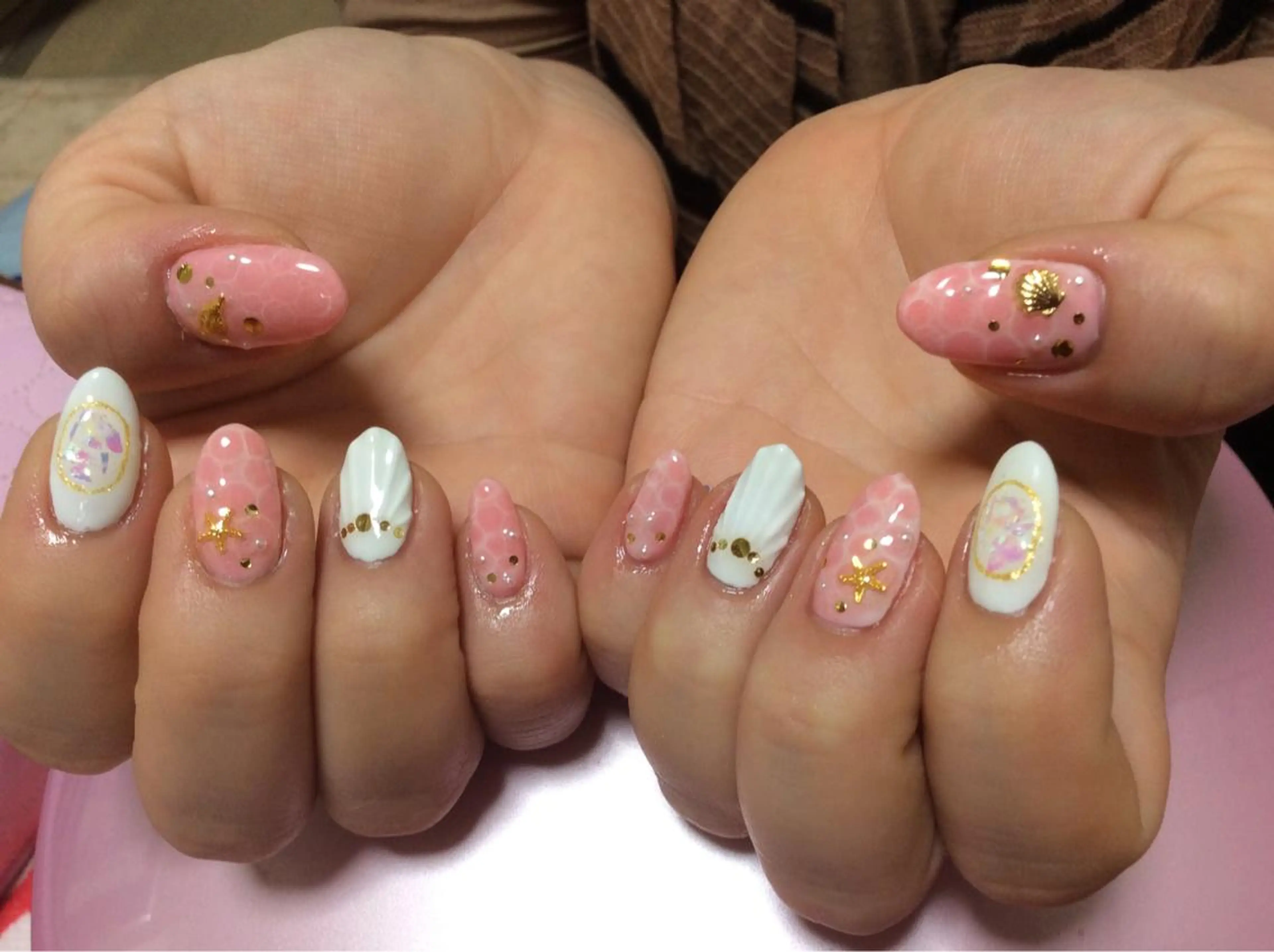 ネイル フラワー ムーンのネイルデザイン