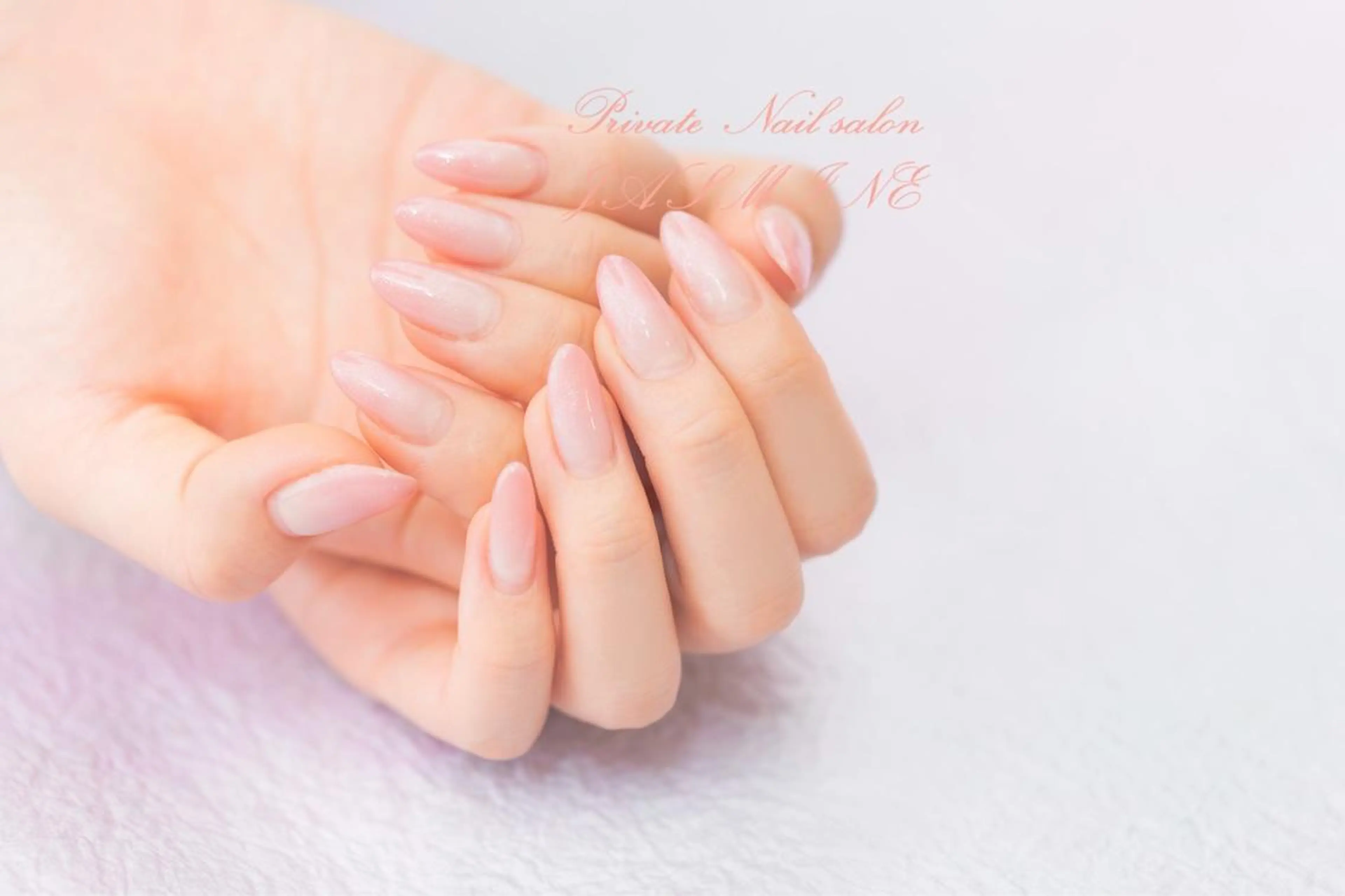 カラーグラデーションネイル（hand）の写真