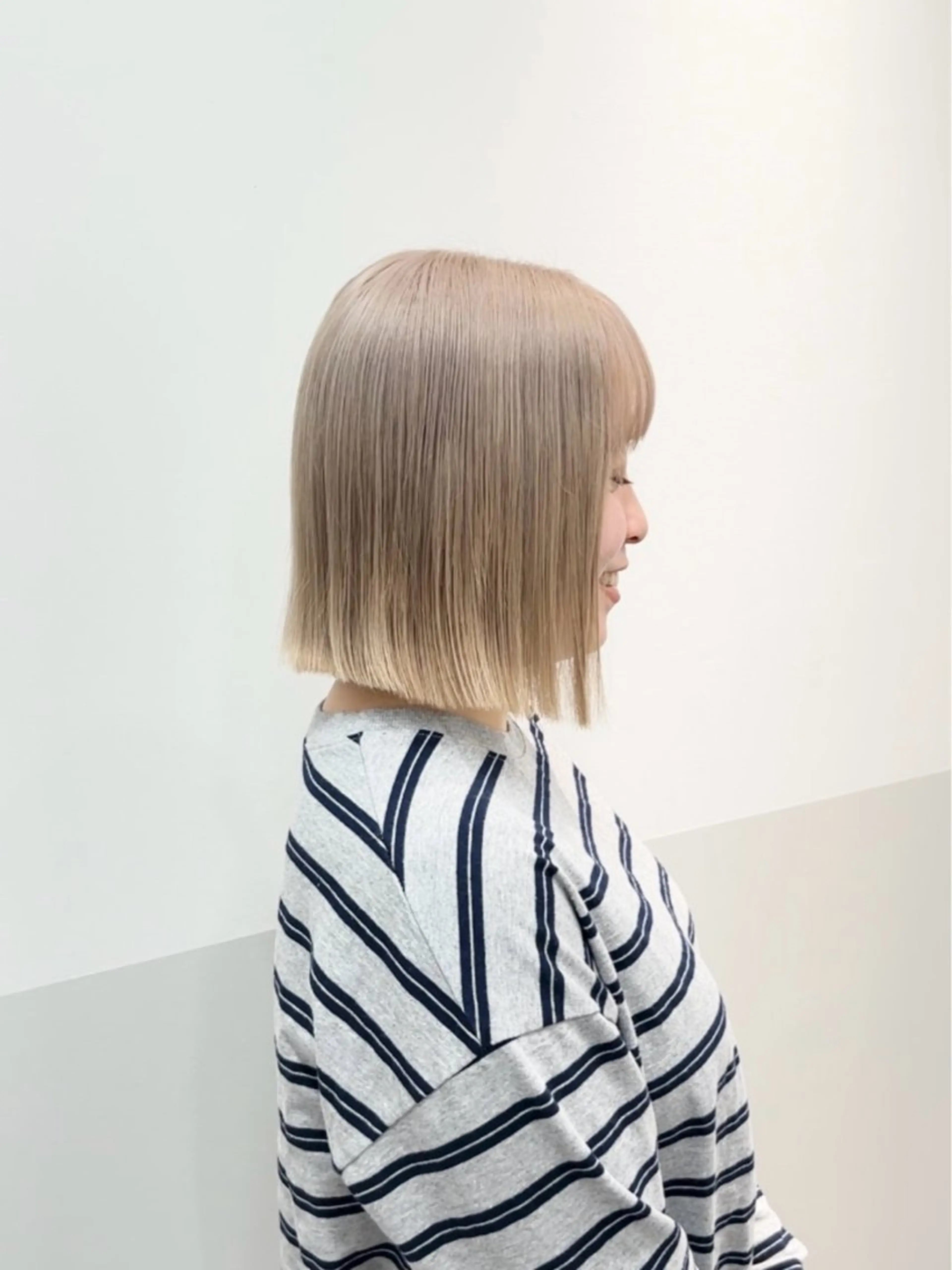 ミディアム カラー ヘアアレンジ ブリーチ ブロンド ホワイトブロンド ヘアカラー トリートメント 似合わせレイヤー/ 美髪縮毛矯正/ミナエのヘアスタイル