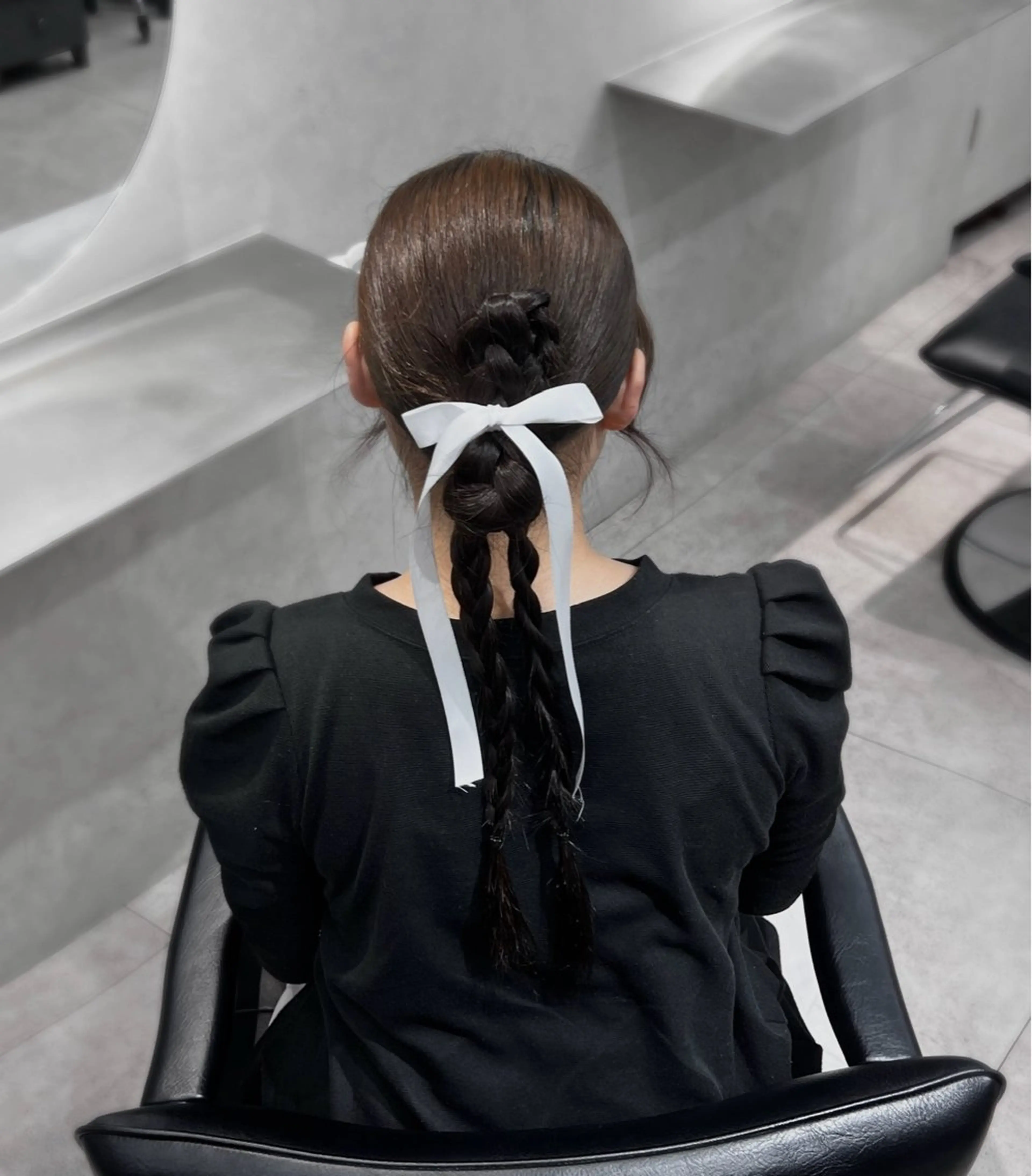 ヘアアレンジ ミルクティーベージュ オリーブグレージュのヘアスタイル