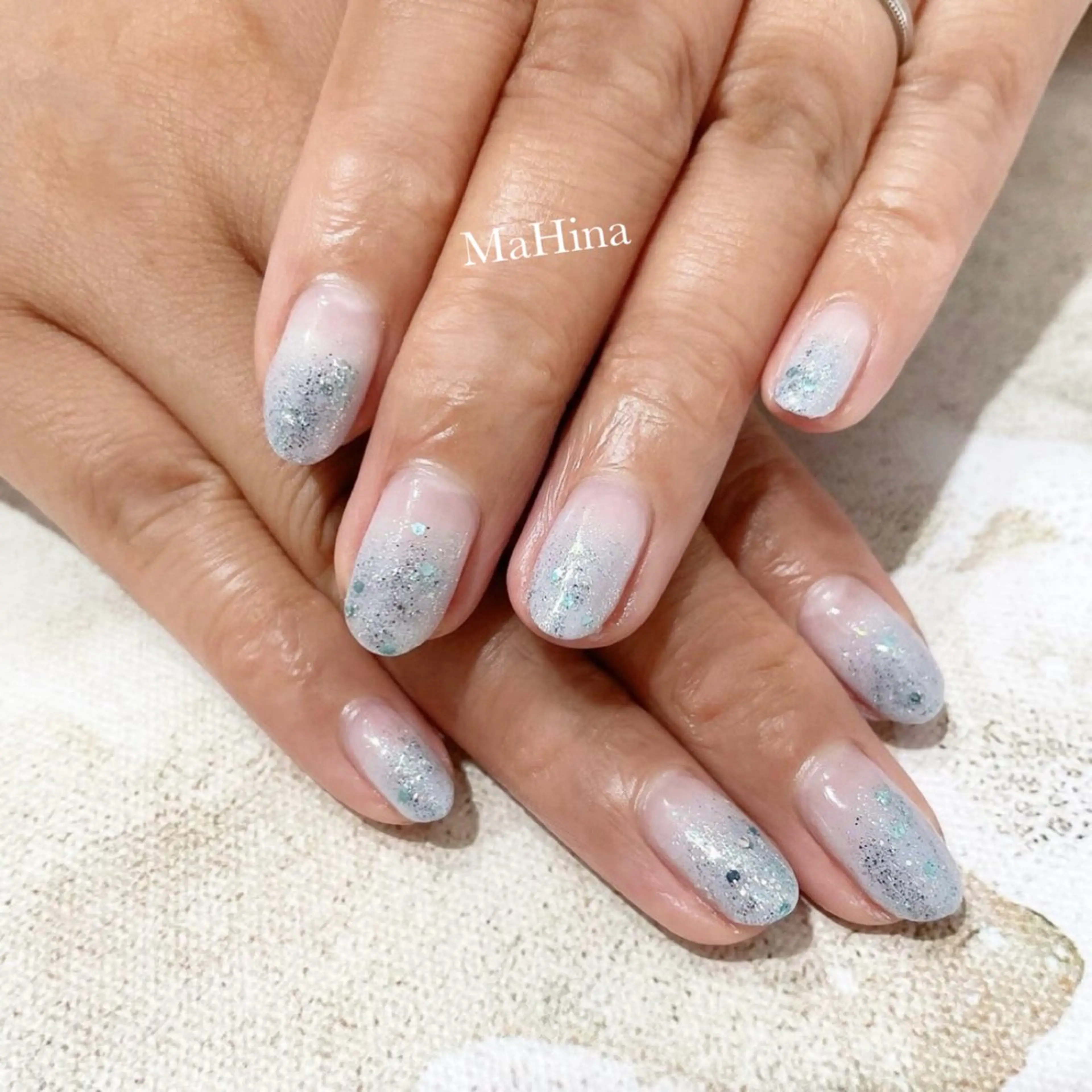 ネイル ブルー ジェルネイル キラキラネイル ハンドネイル MaHina🌙 salonのネイルデザイン