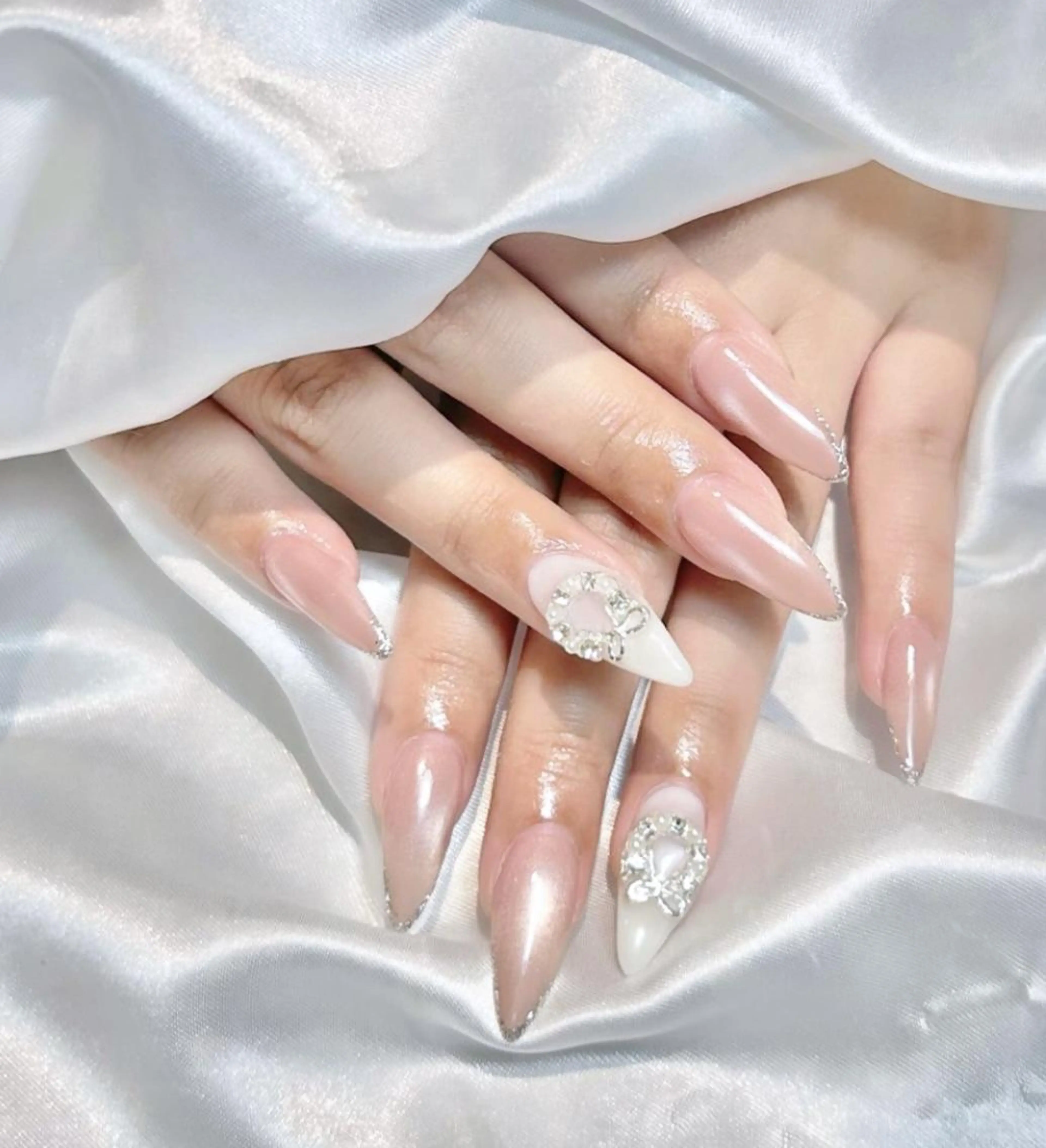 ネイル WISTERIA SAKAEのネイルデザイン