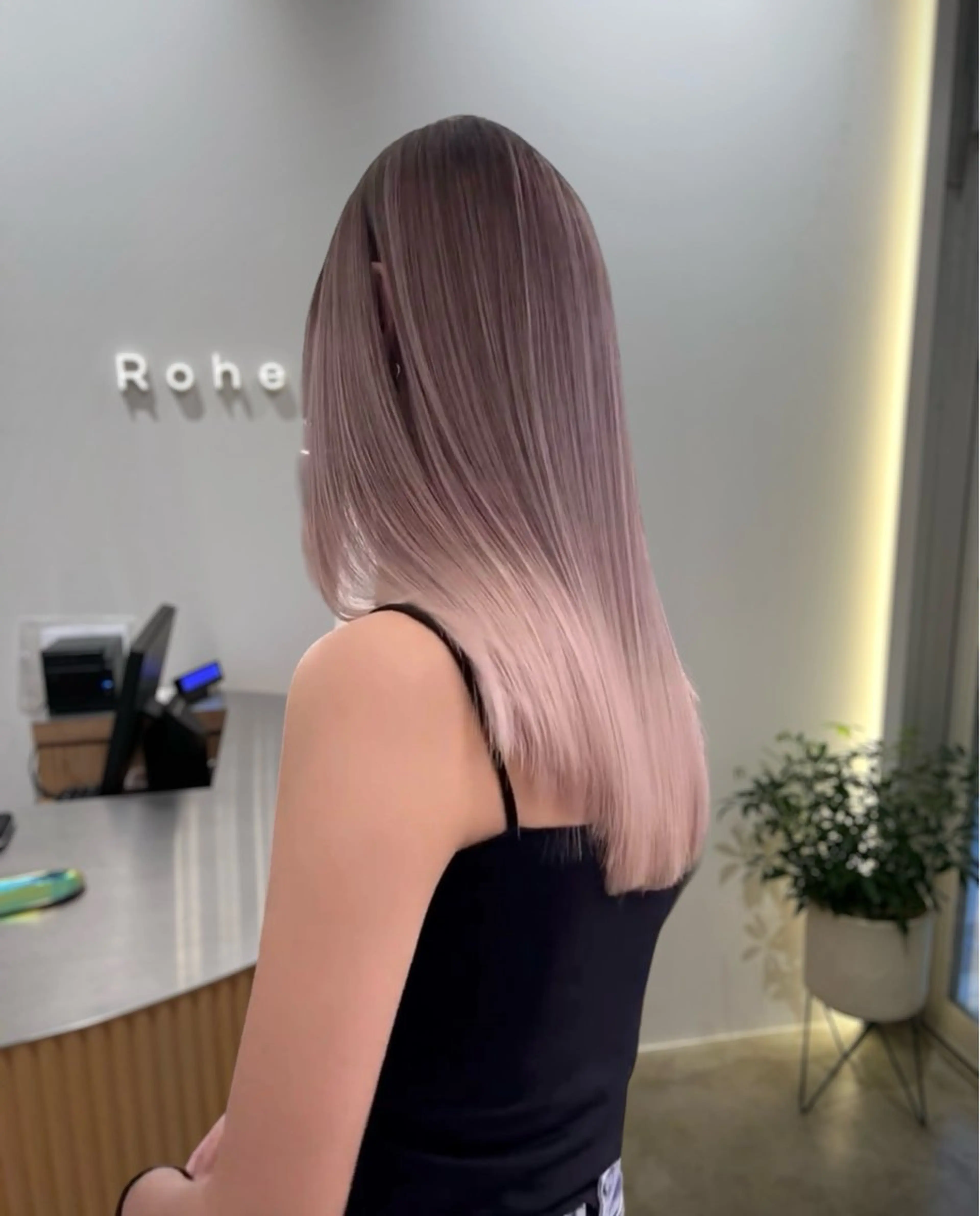 ミディアム カラー バレイヤージュ ブリーチ ピンクカラー レイヤーカット ケア剤オタク×海外 ヘア長谷川裕起のヘアスタイル