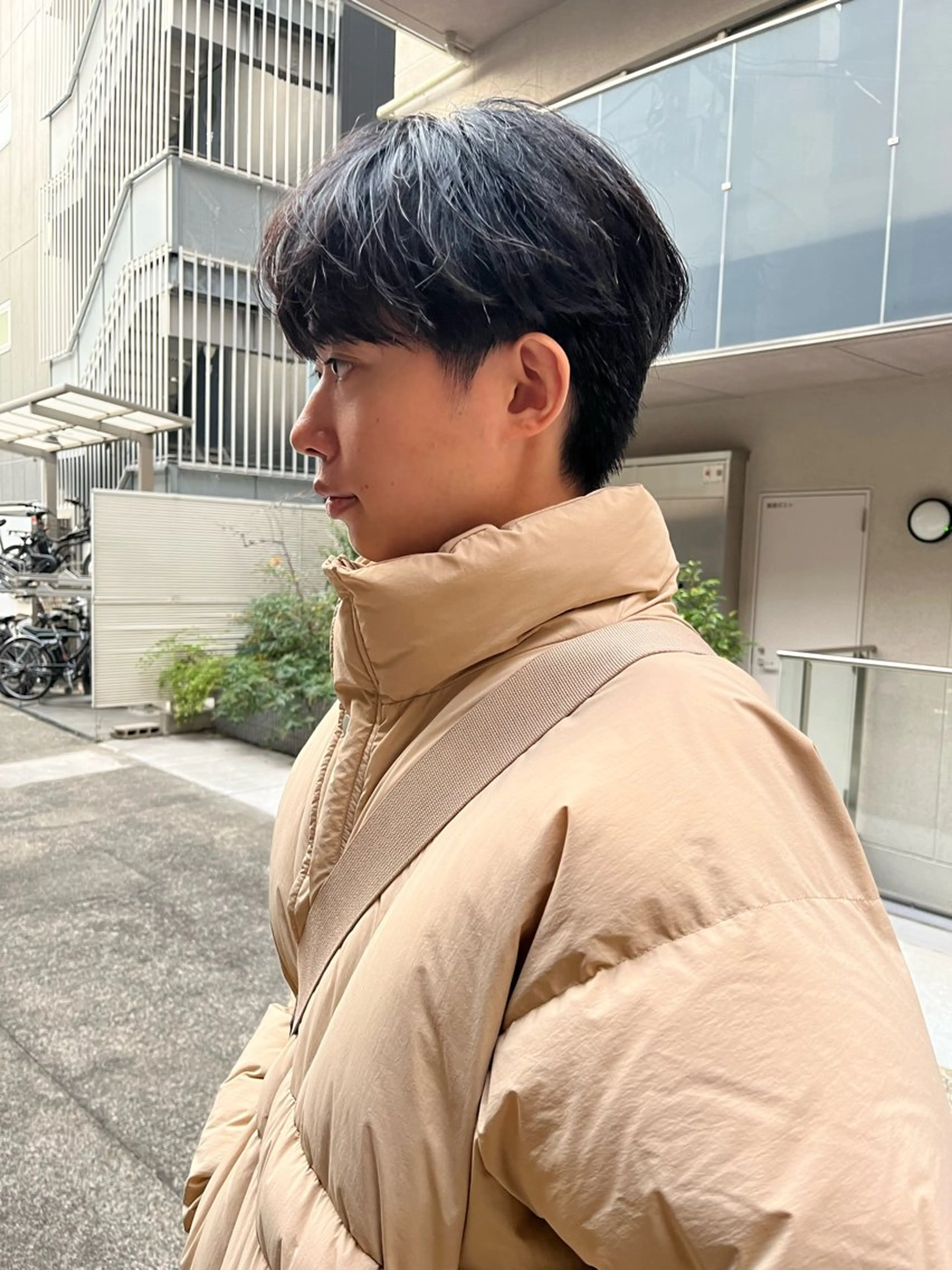 ショート メンズ カット 曲がる縮毛矯正 センターパートのヘアスタイル