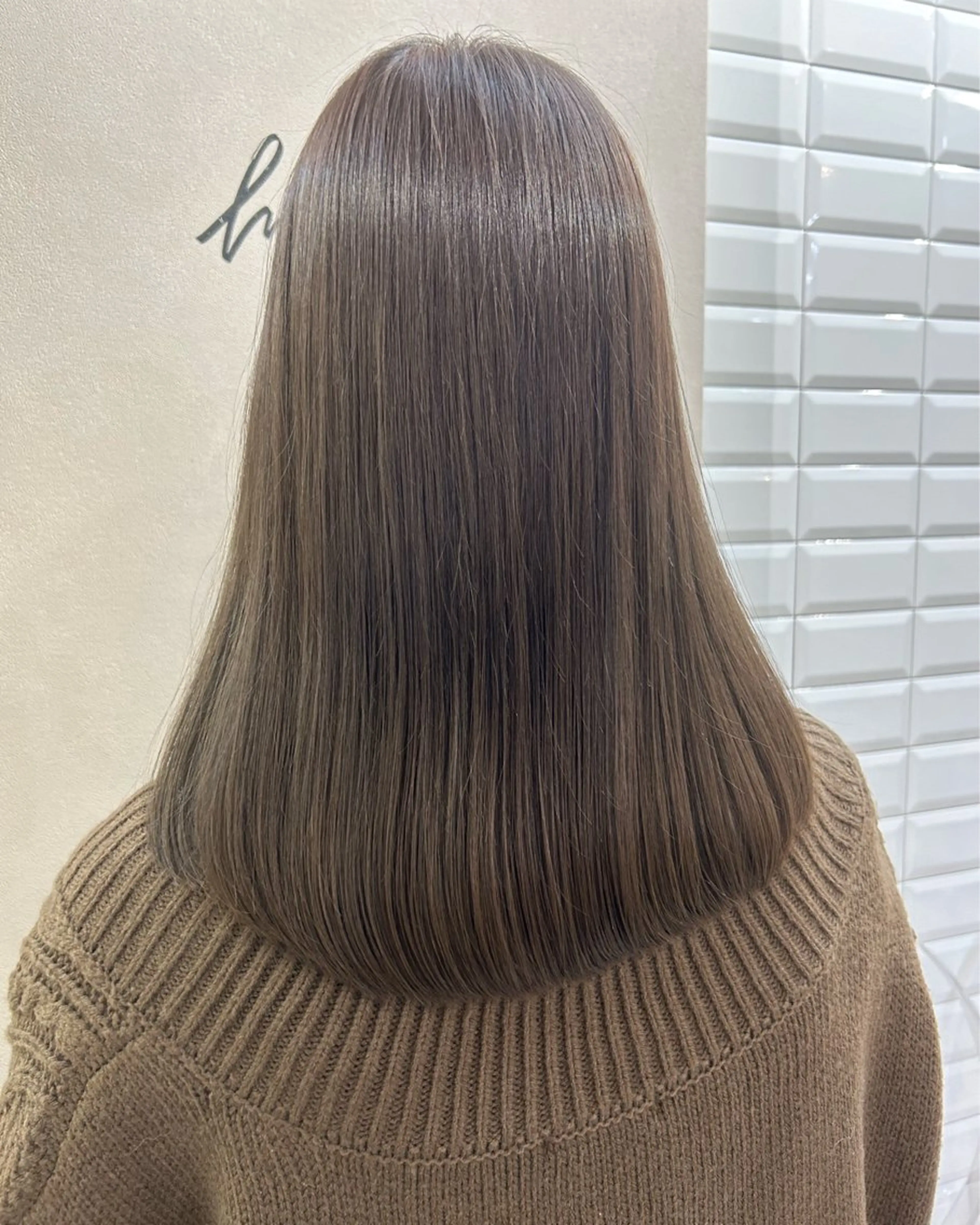 ロング カラー ブリーチ グレージュ hub hair レイヤー/透明感のヘアスタイル