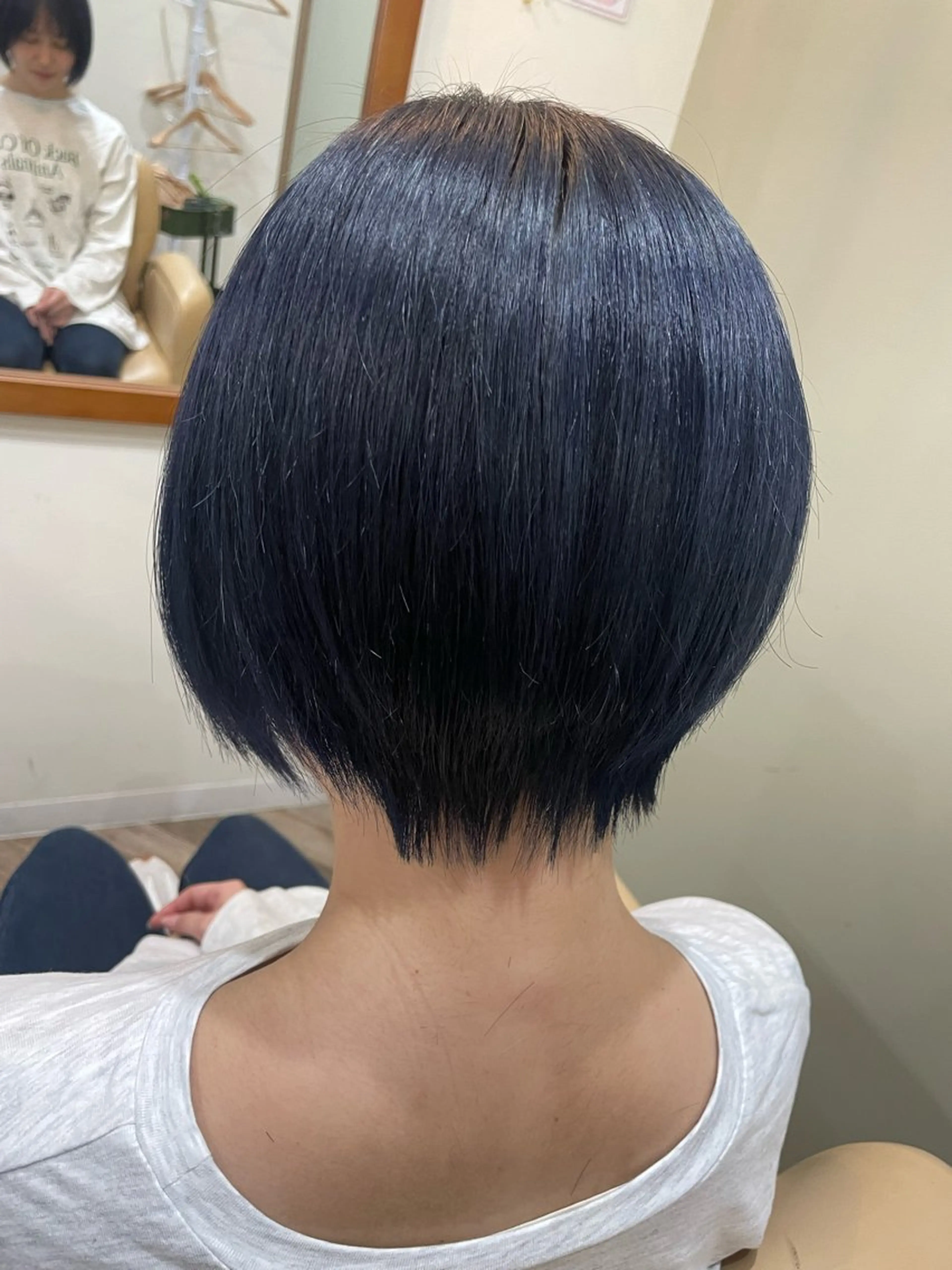 ショート カラー 黒髪 ブルーカラー ブルーブラック hair studio PEACE所属・寺本 早希のヘアスタイル