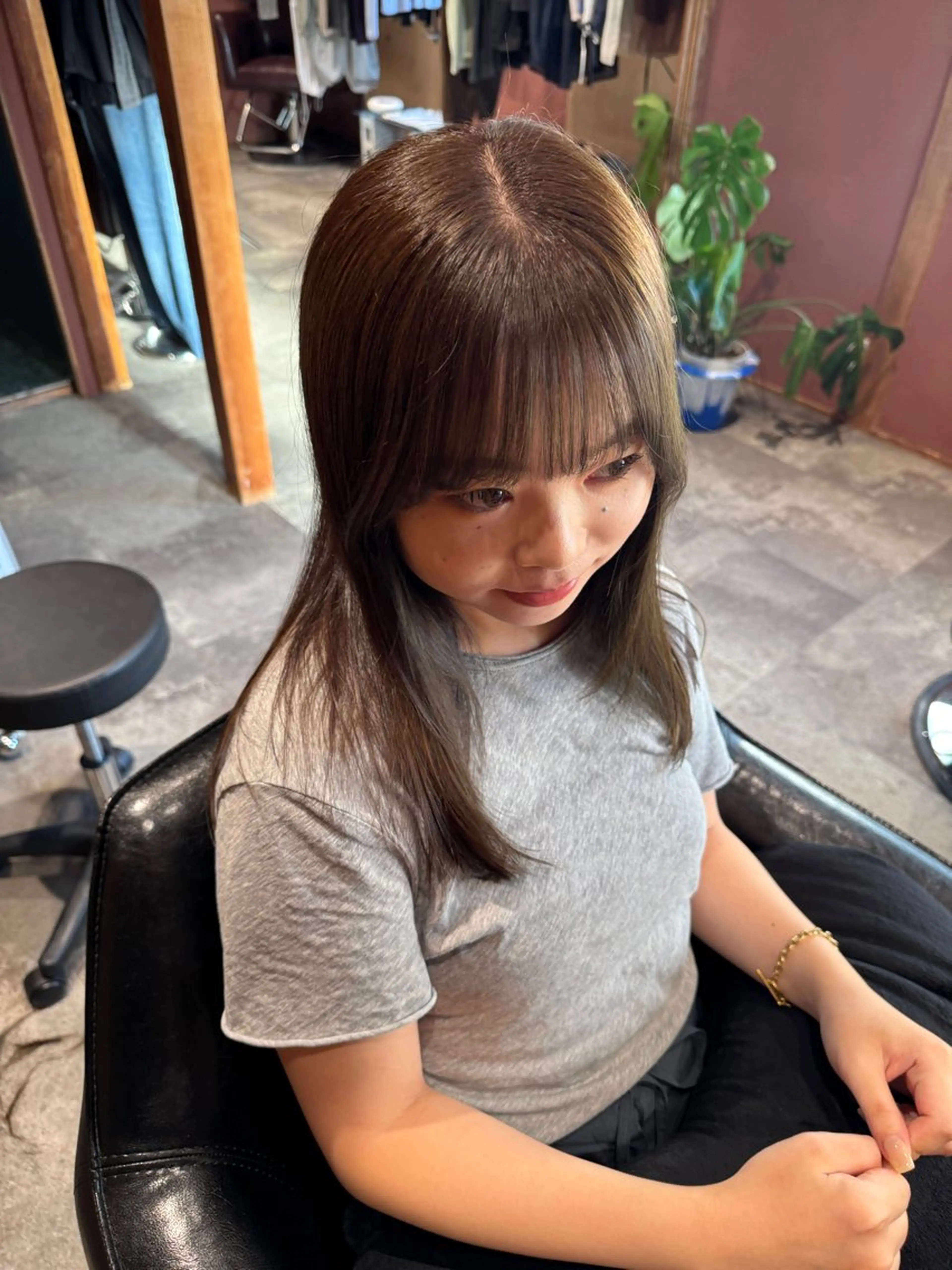 ミディアム 似合わせカット / 地毛風ストレートのヘアスタイル