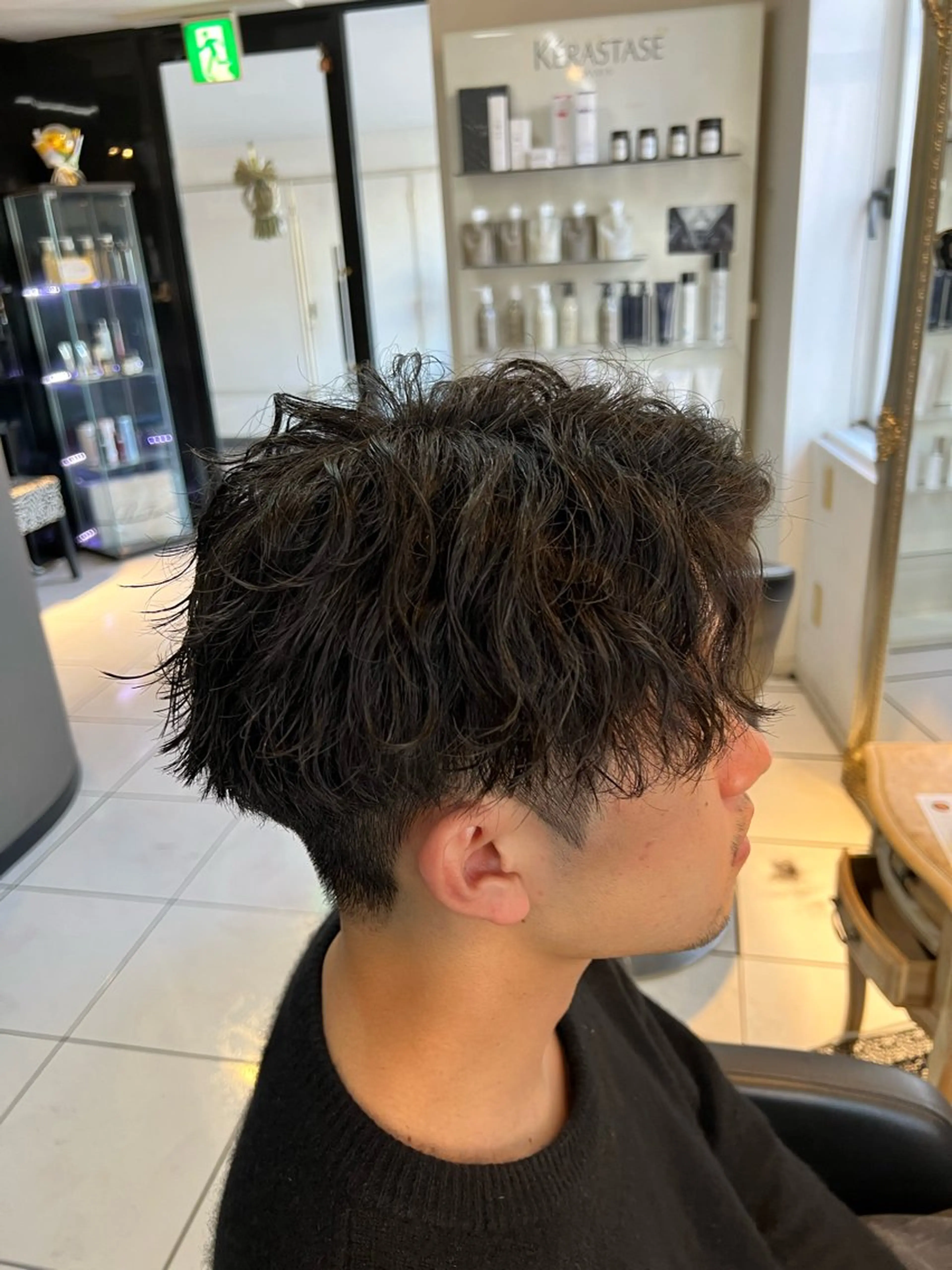 パーマ メンズ センターパート フェードカット カルマパーマ マッシュ メンズパーマ カット パーマ パーマ特化美容師 茂木広幸のヘアスタイル