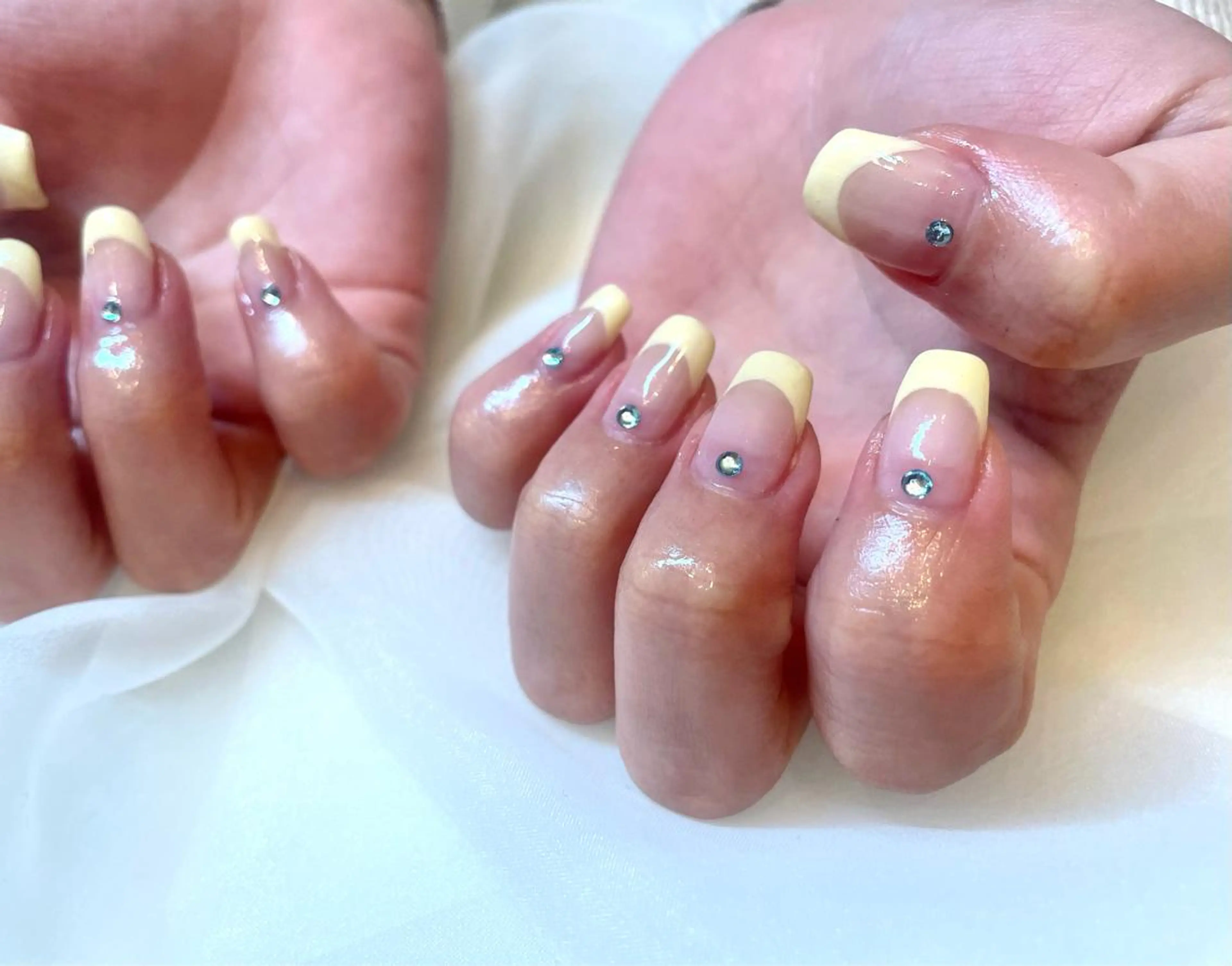 ネイル フレンチネイル 黄色 salon te.のネイルデザイン