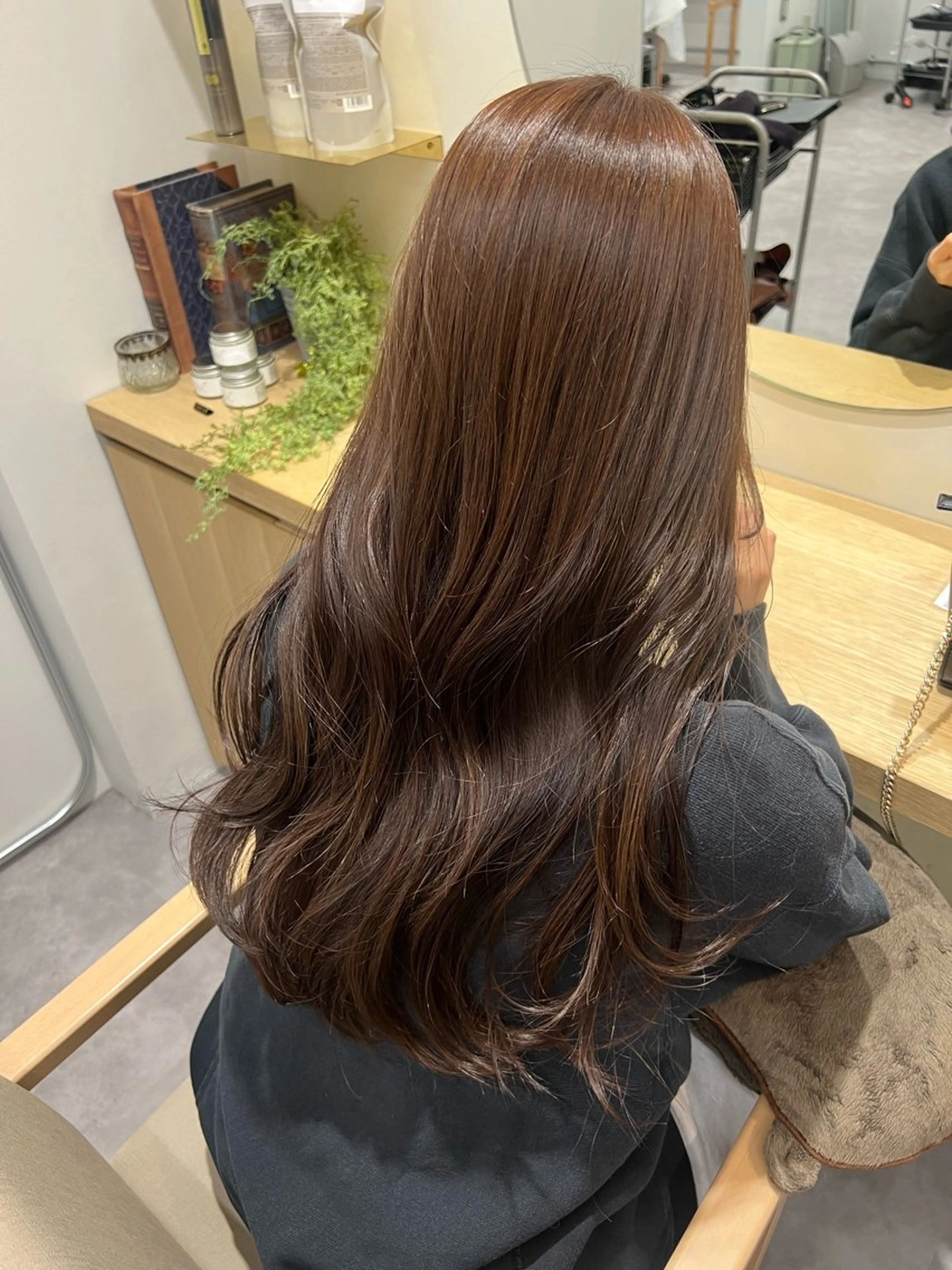 ロング カラー アッシュ ベージュカラー ヘアカラー トリートメント kato himariのヘアスタイル