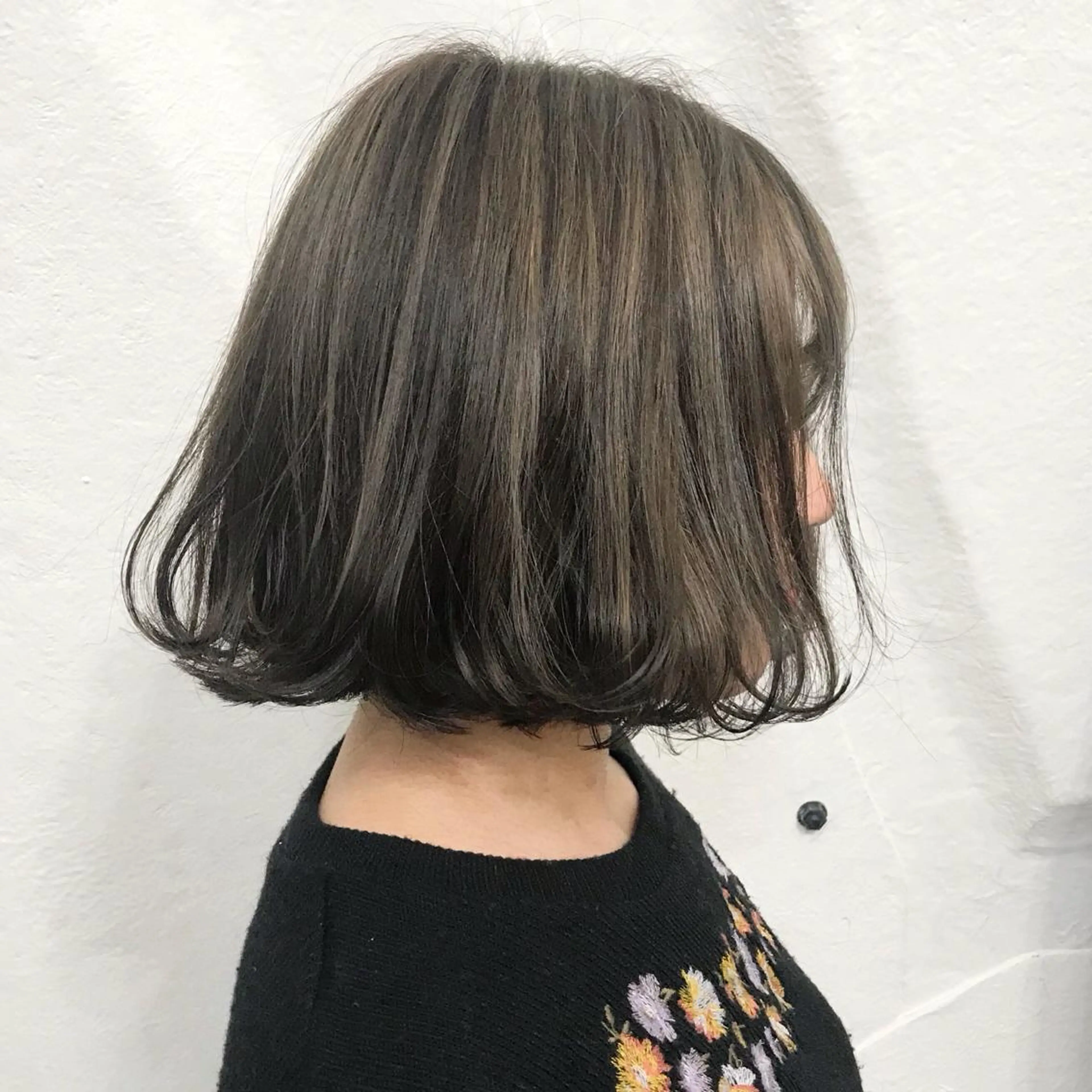 ショート カラー アッシュ アッシュグレー アッシュグレージュ ブリーチ グレージュ K-POP好き美容師 🇰🇷Kai.Yのヘアスタイル