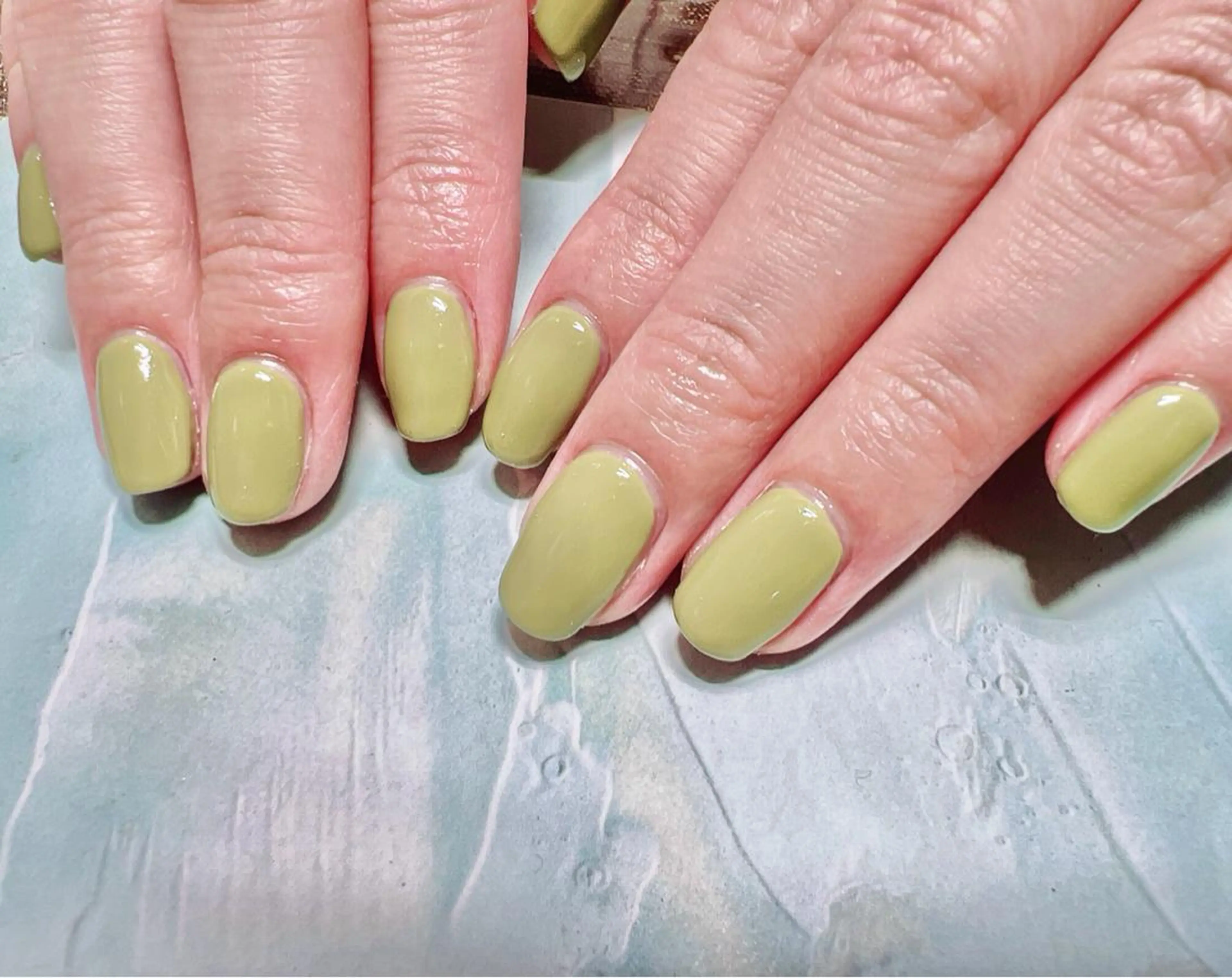 ネイル グリーン ワンカラーネイル ハンドネイル mogunail &blowのネイルデザイン