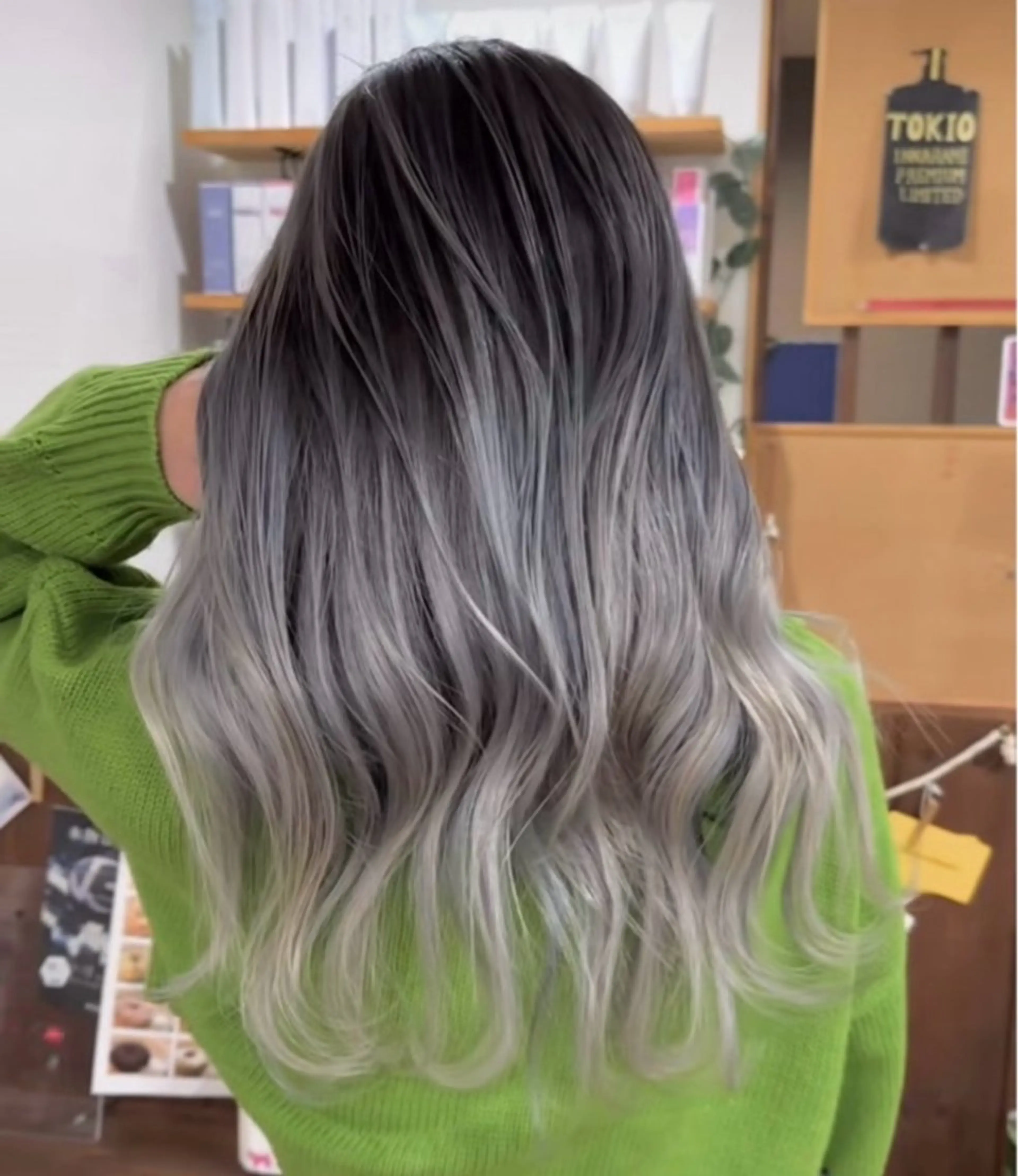 ロング naomi (夜間営業受付中★)のヘアスタイル